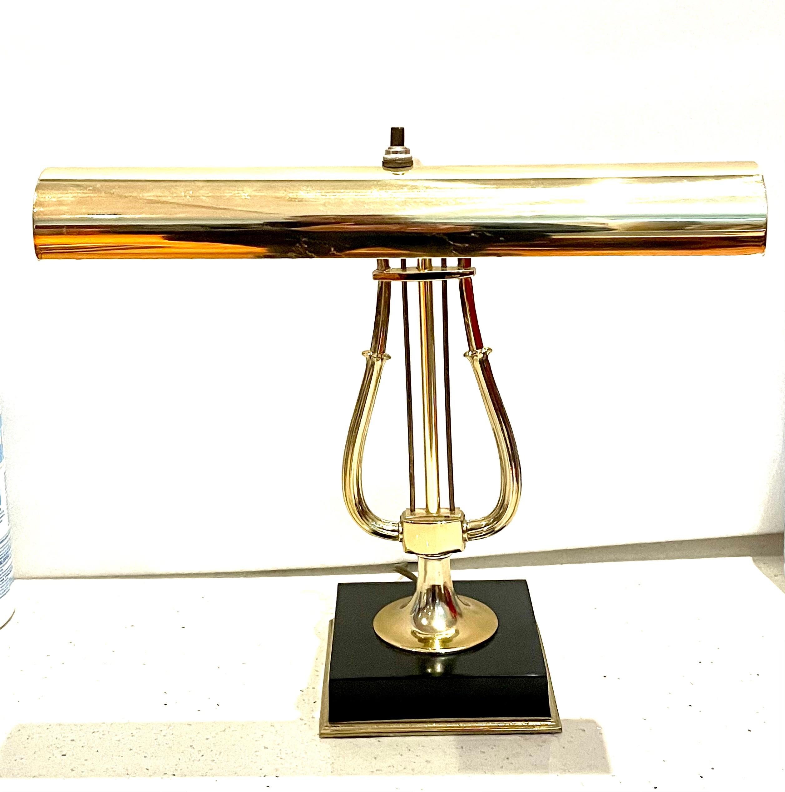 Treble Clef Piano Desk Lamp in Brass & Black Enameled Base by Laurel Lighting In Excellent Condition In San Diego, CA