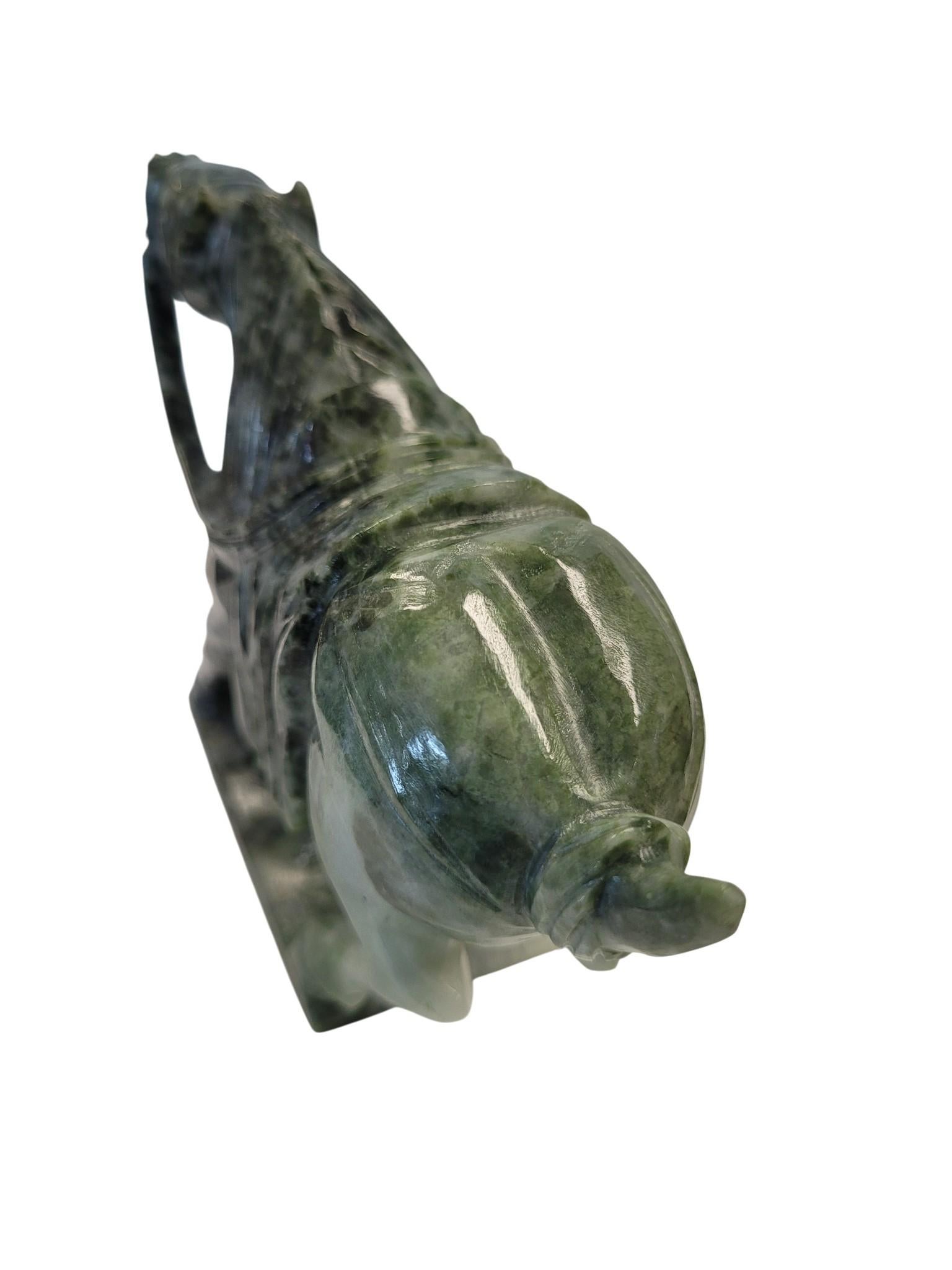 Escultura de caballo de guerra de ágata arbórea estilo Tang en venta 5