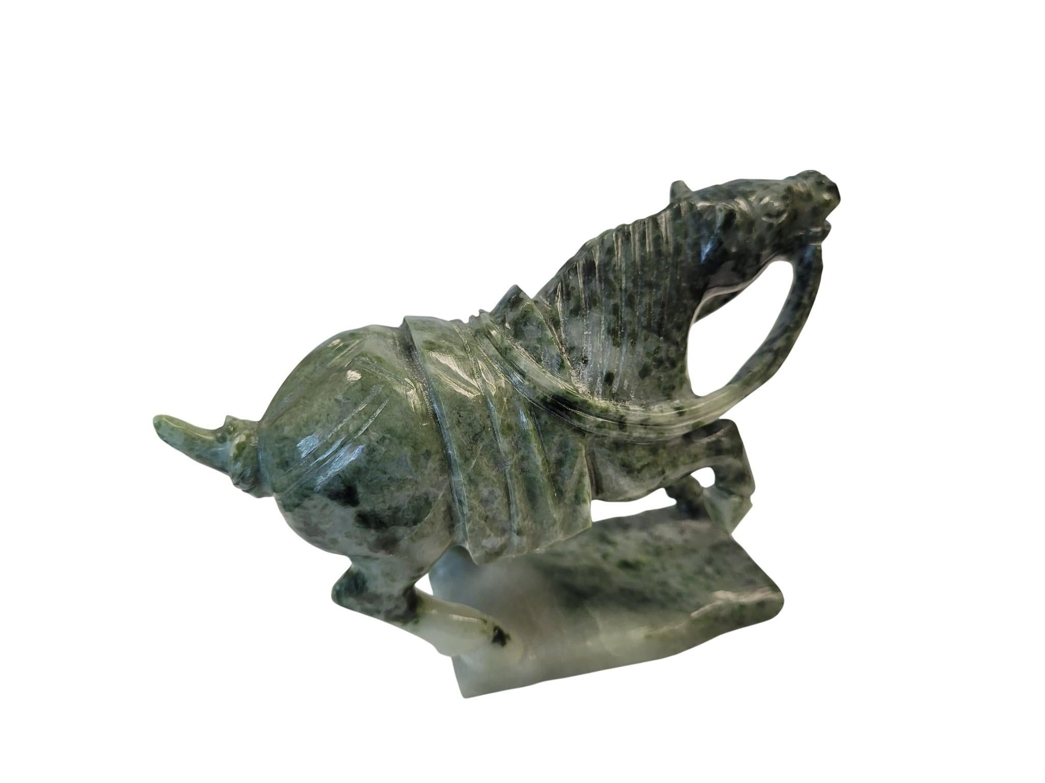 Escultura de caballo de guerra de ágata arbórea estilo Tang en Bueno estado para la venta en North Palm Beach, FL