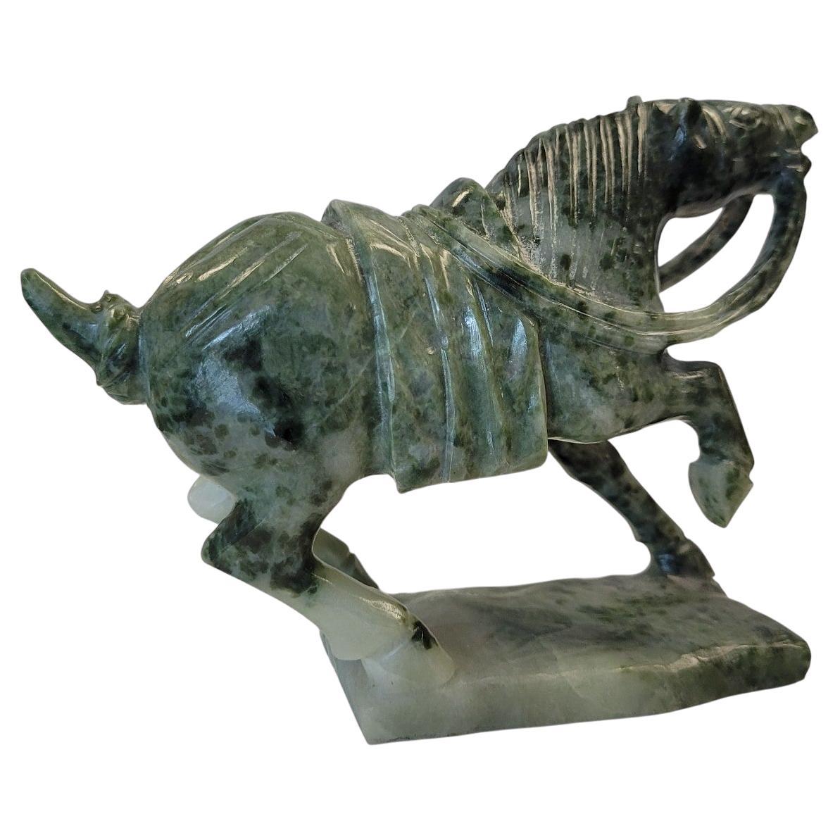 Escultura de caballo de guerra de ágata arbórea estilo Tang en venta