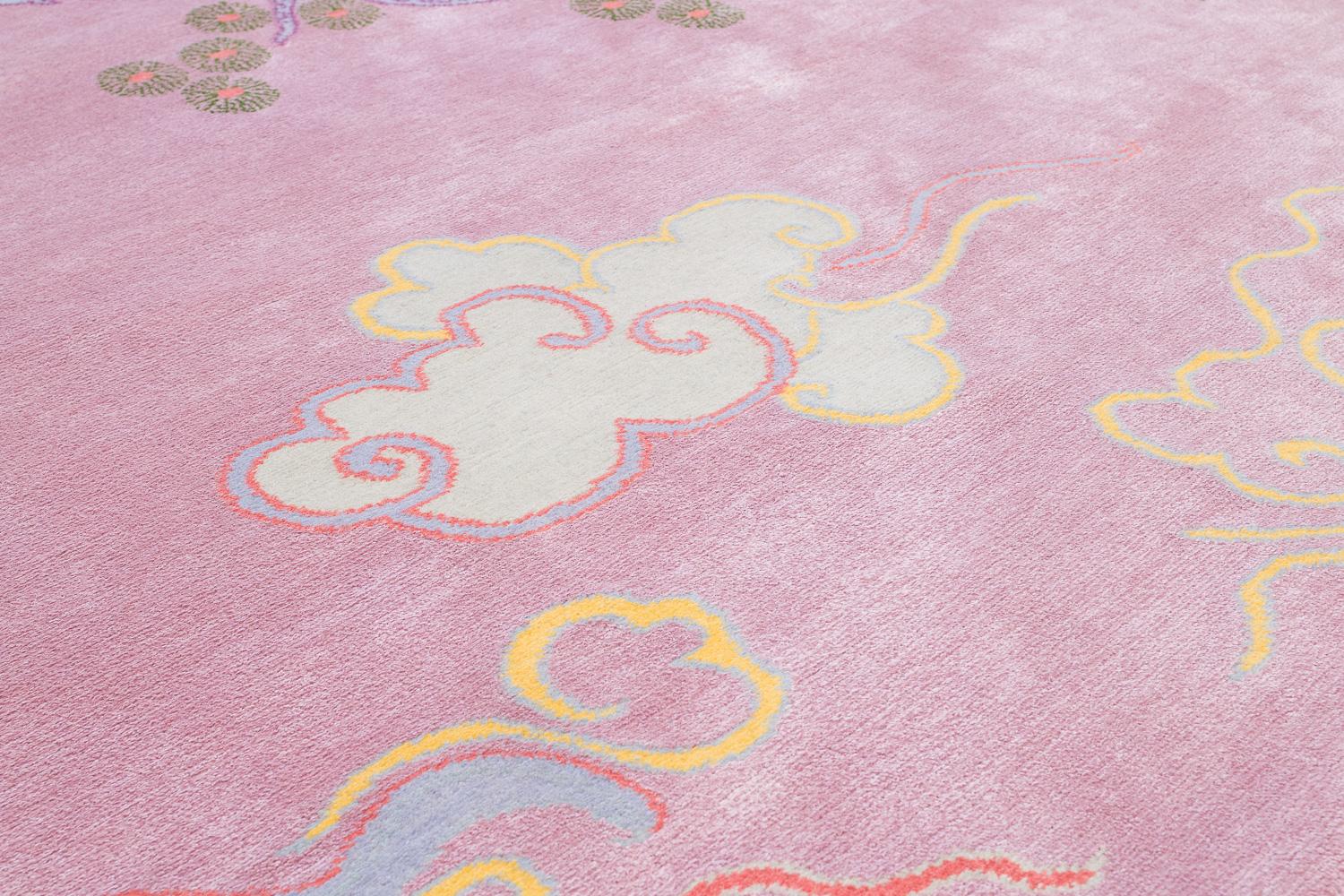 Tappeto d'ispirazione cinese in lana e seta Tree And Cloud Lilac di Joseph Carini in vendita 1