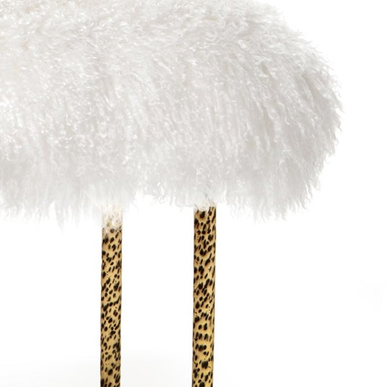 The Tree Branches long bench is entirely handcrafted in brass with a hammered technique similar to the irregular details of real branches.
The top in Mongolian Lamb fur completes this creation by evoking the wild side of nature. Thought to be