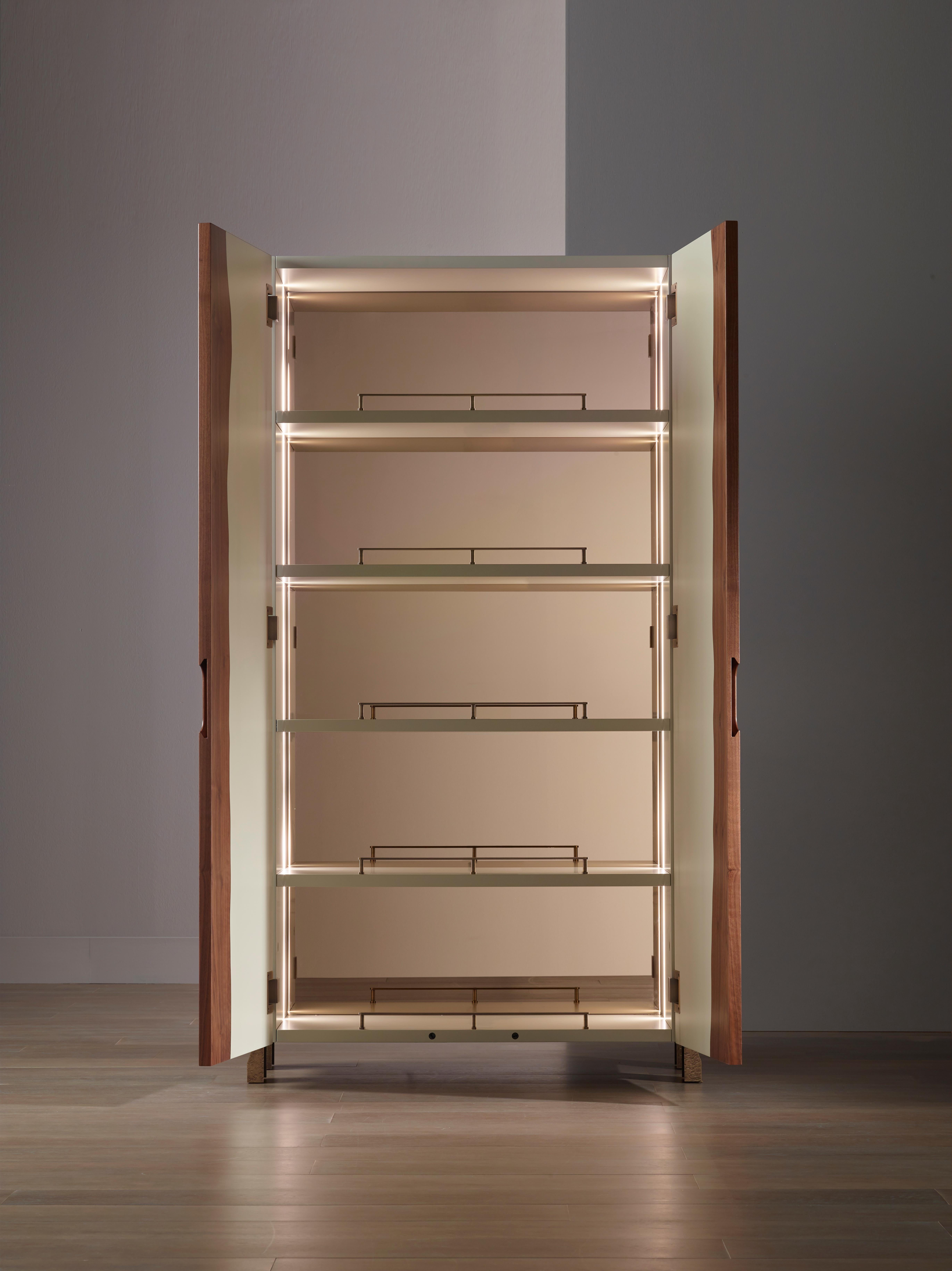 The Tree Cabinet by Bellavista is an elegant and functional piece of furniture that embodies both style and quality. The structure features a matte lacquered finish in a perla color, part of the Bellavista Collection. The central board is made of