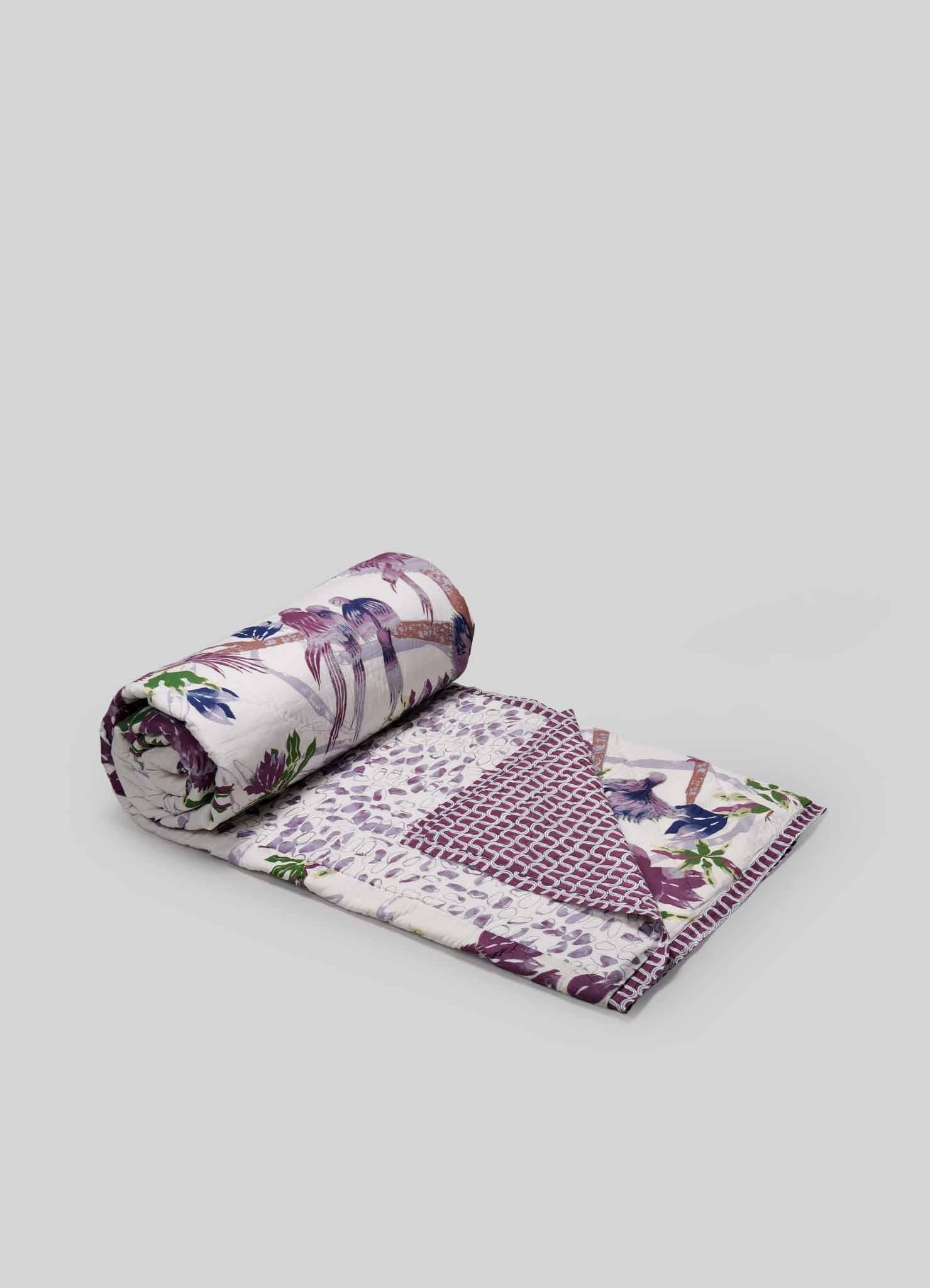 Colcha de tamaño king Tree Full of Parrots Plum, Viya By Vikram Goyal en venta 2