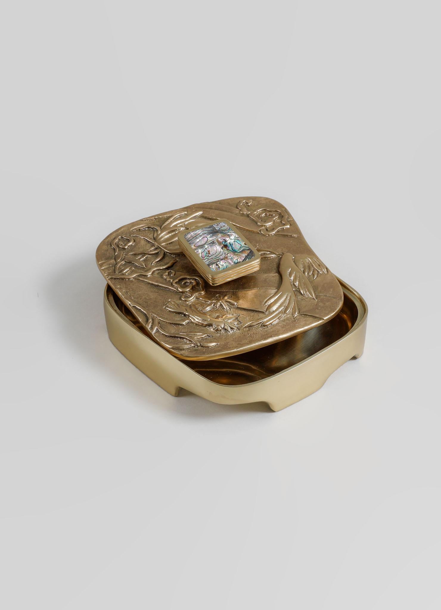 Tree Full of Parrots Trinket Box in Brass & Semi Precious Stone In New Condition For Sale In Noida, DL