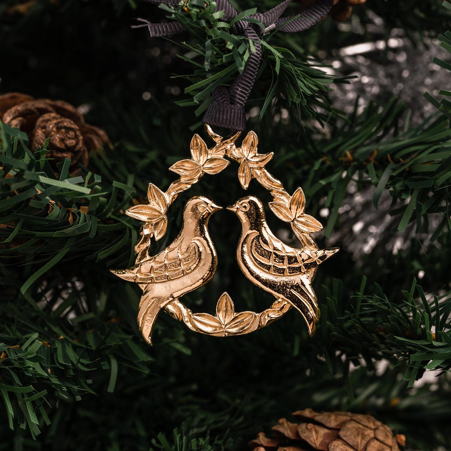 Contemporary Tree of Life Christmas Decoration Set In Gold For Sale