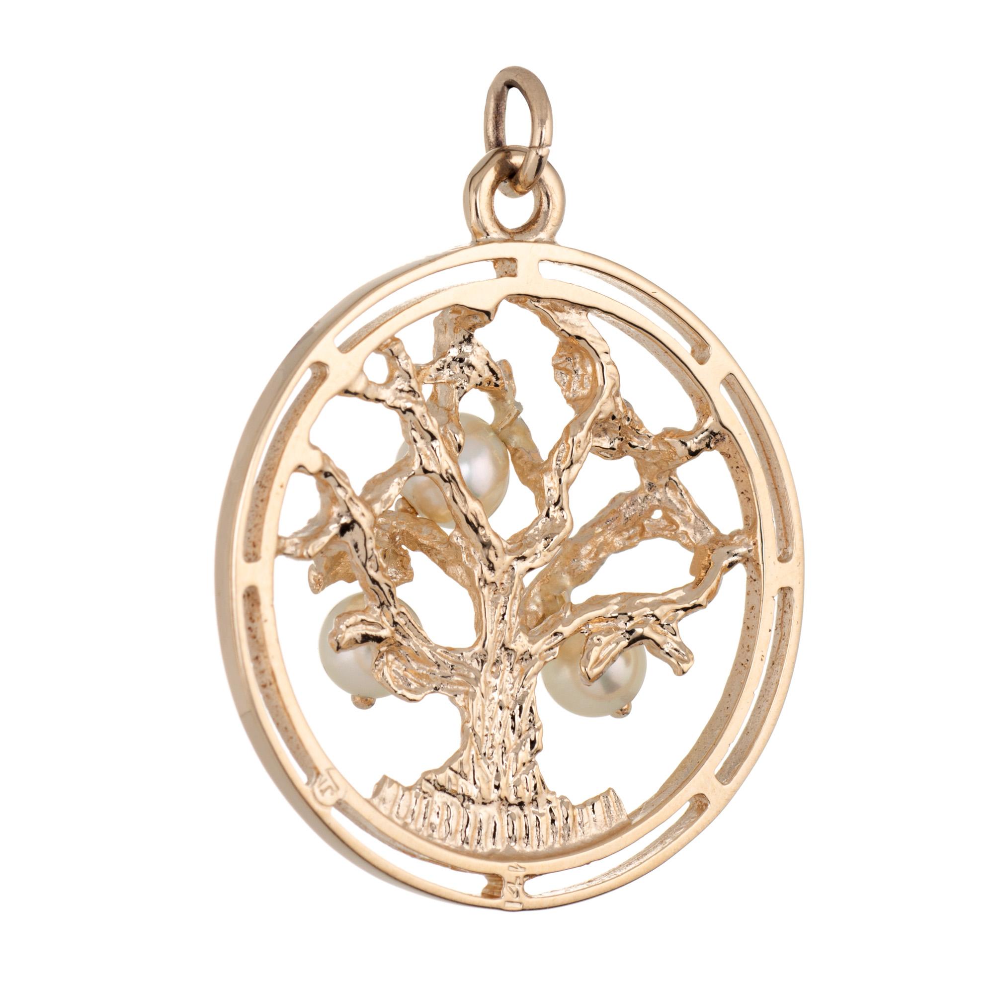 Finely detailed vintage Tree of Life pendant (circa 1950s to 1960s) crafted in 14 karat yellow gold. 

Three cultured pearls measure 4.5mm each. 

The Tree of Life is a symbol of a fresh start in life, of positive energy, good health and a bright