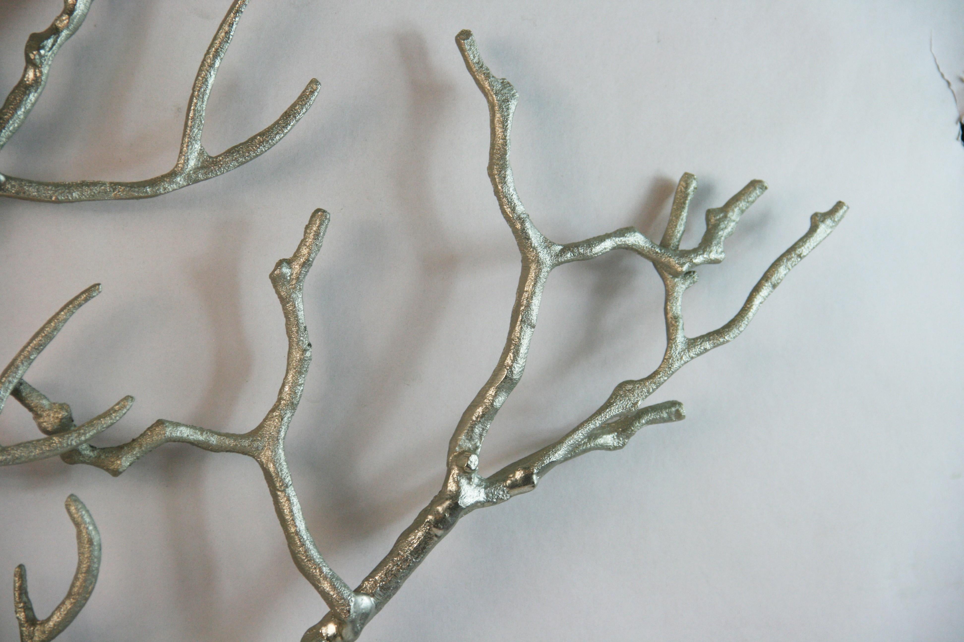 Fine XX secolo Scultura da parete argentata dell'Albero della Vita (2 disponibili) in vendita