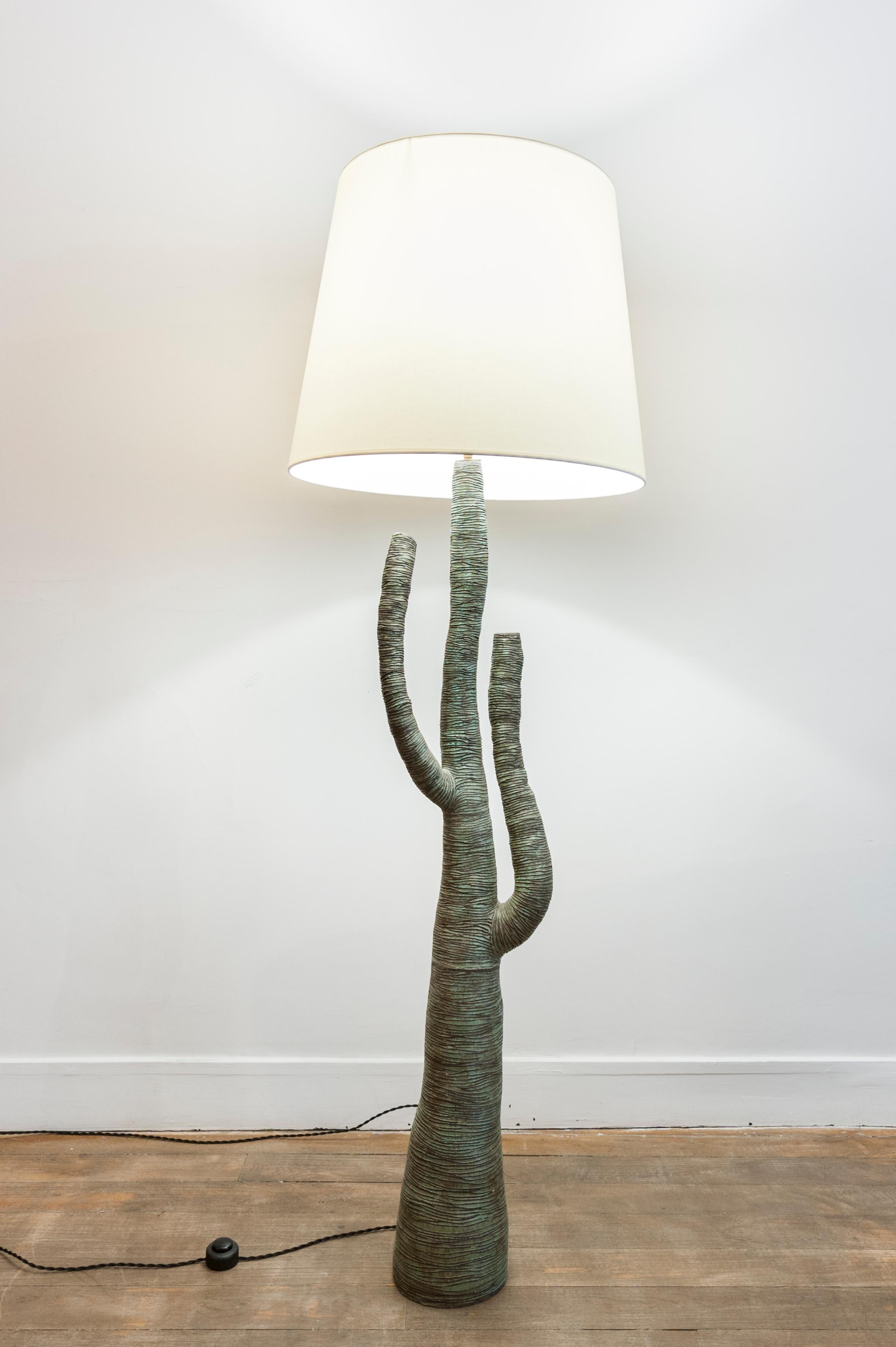 A bronze color ceramic floor lamp of organic shape.
Indistinctly signed at the bottom
France, 1970s.

Measures: Total height 156 cm / 61,4 in.
Ceramic heigh 123 cm / 48.5 in.
Diameter 50 cm / 19.6 in.
 