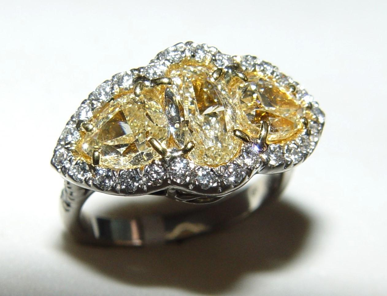 Tree stone 3.69CT Yellow & 1.10CT white diamond Engagement Ring PT/18K IGI For Sale 5