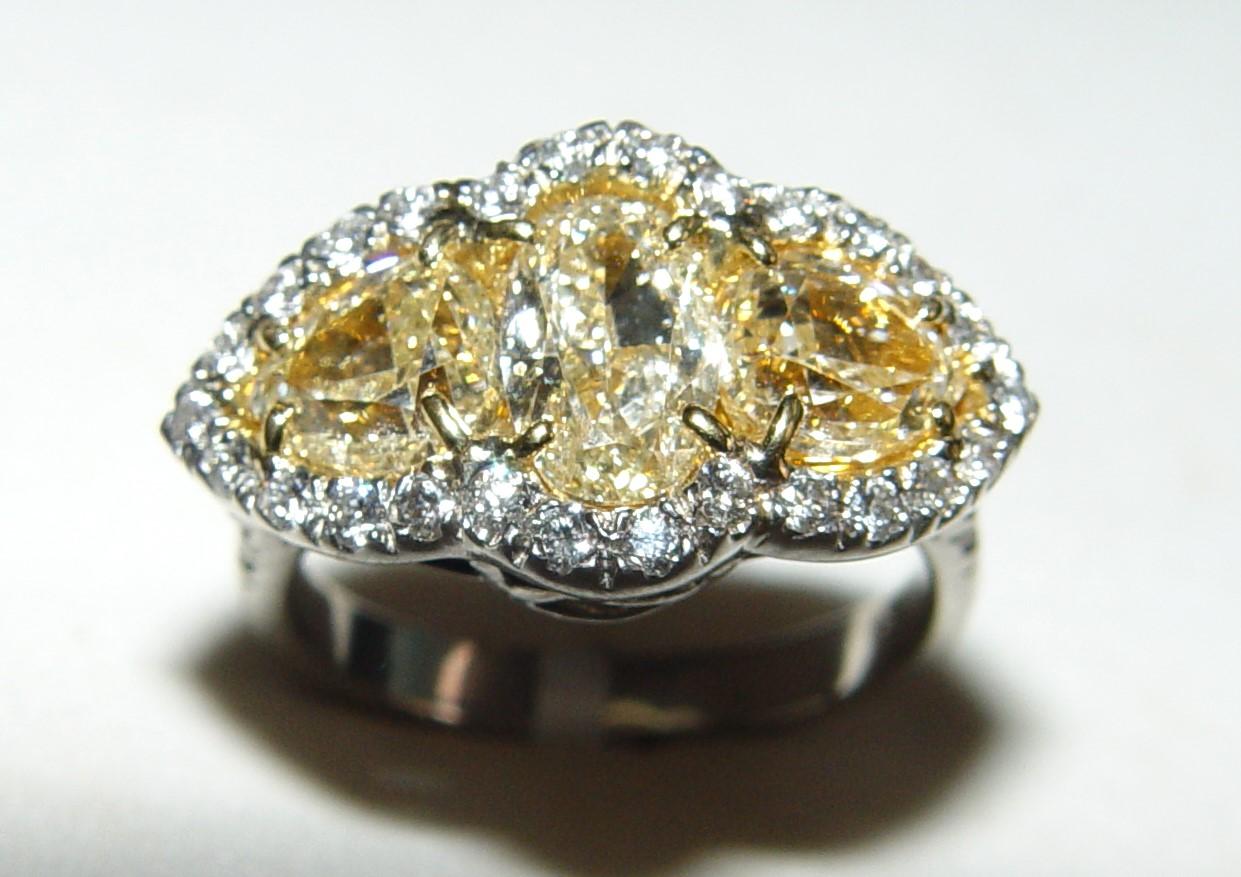 Tree stone 3.69CT Yellow & 1.10CT white diamond Engagement Ring PT/18K IGI For Sale 6
