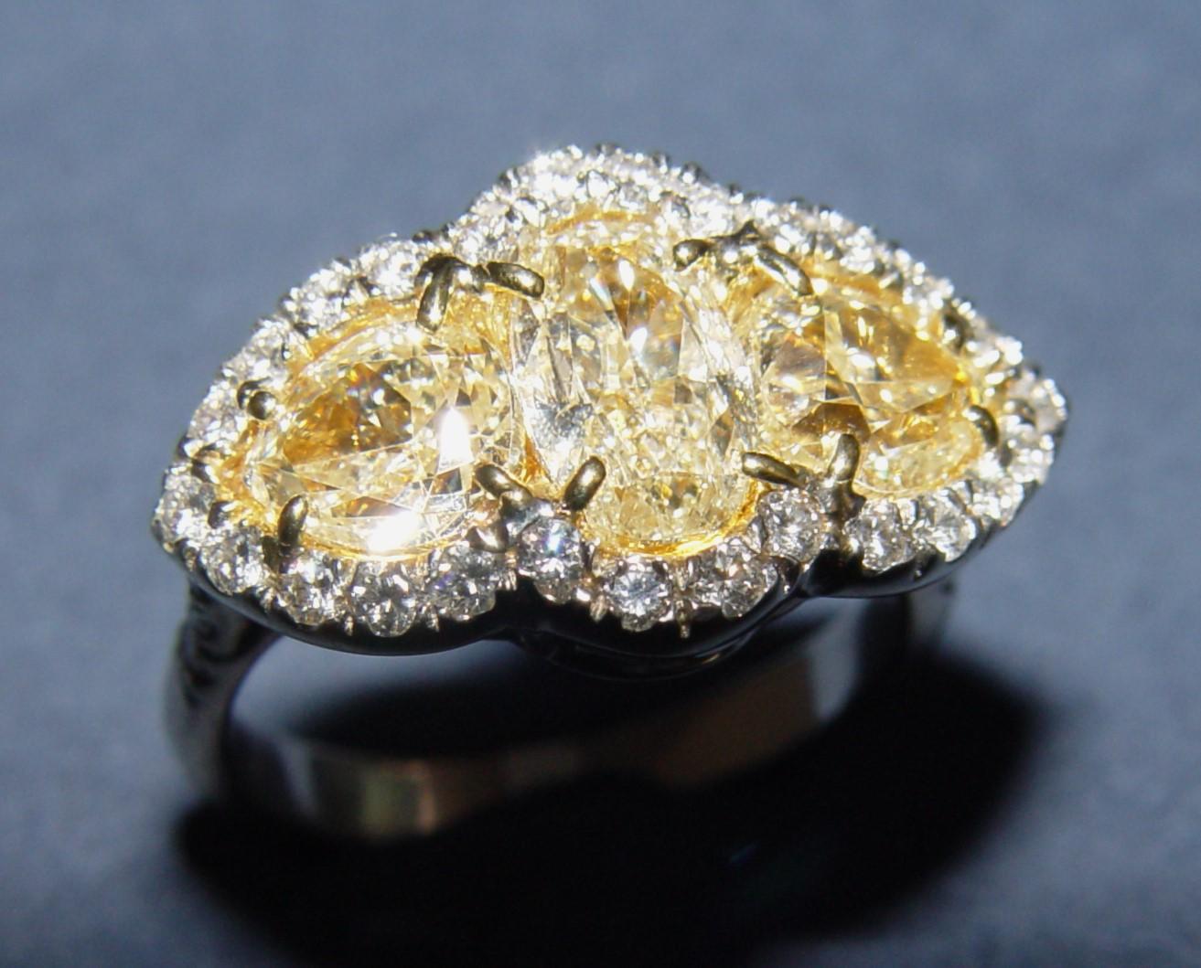 Tree stone 3.69CT Yellow & 1.10CT white diamond Engagement Ring PT/18K IGI For Sale 11