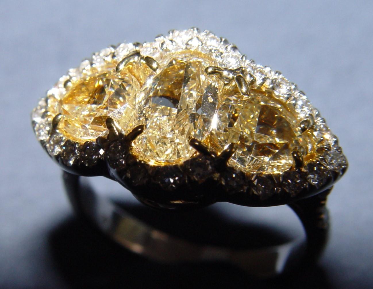Tree stone 3.69CT Yellow & 1.10CT white diamond Engagement Ring PT/18K IGI For Sale 12