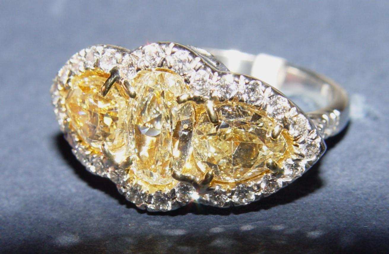 Tree stone 3.69CT Yellow & 1.10CT white diamond Engagement Ring PT/18K IGI For Sale 13