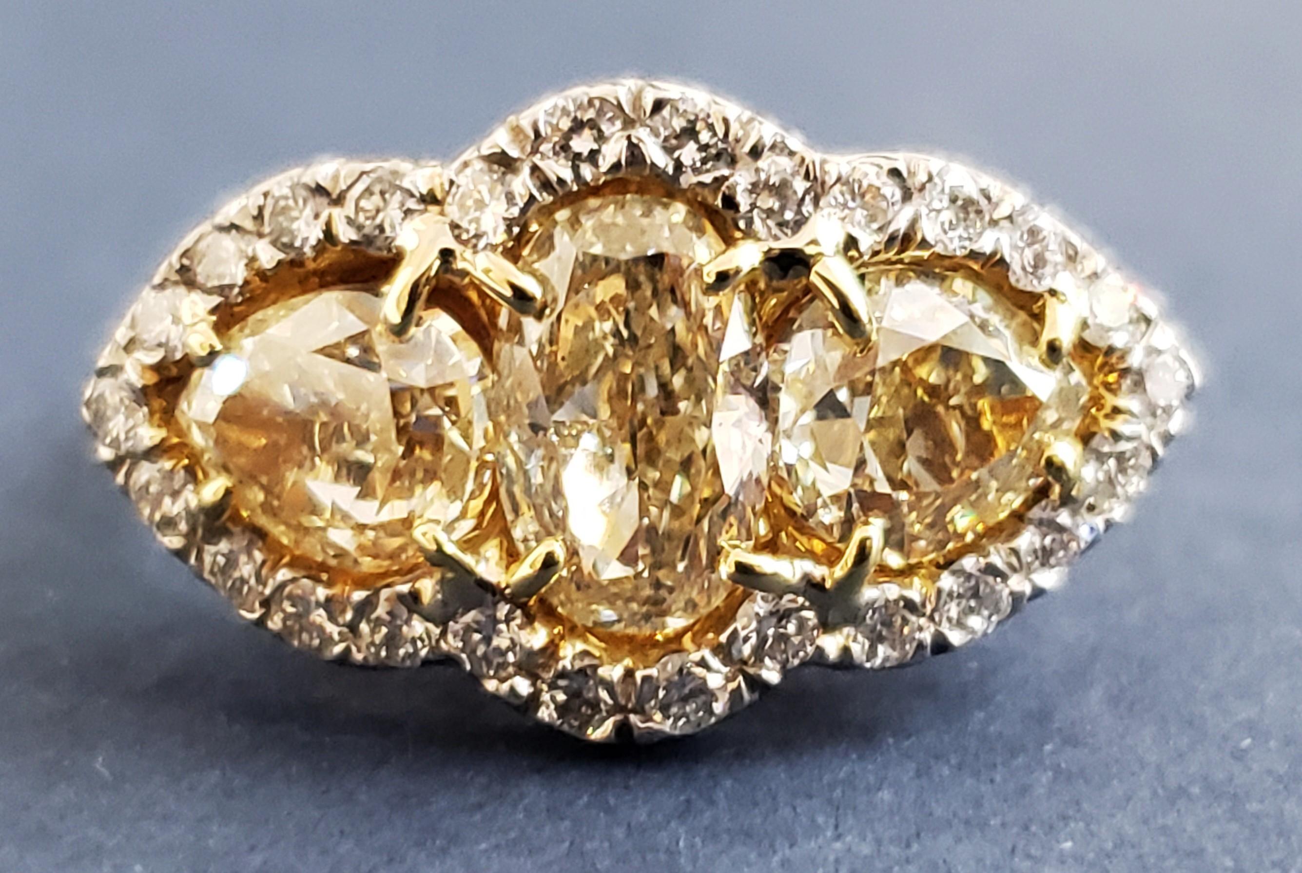 Modern Tree stone 3.69CT Yellow & 1.10CT white diamond Engagement Ring PT/18K IGI For Sale
