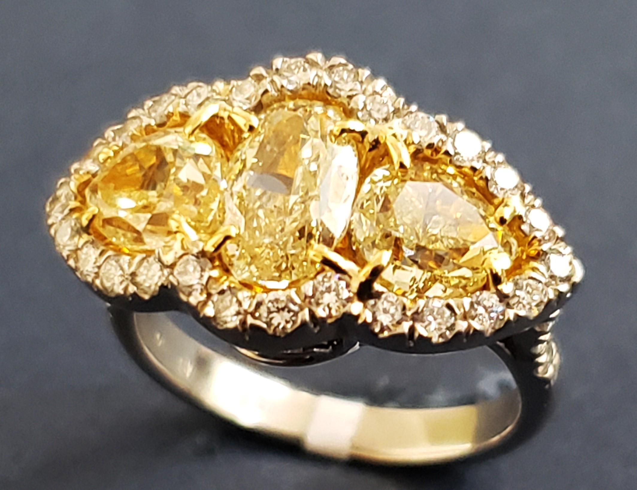 Oval Cut Tree stone 3.69CT Yellow & 1.10CT white diamond Engagement Ring PT/18K IGI For Sale