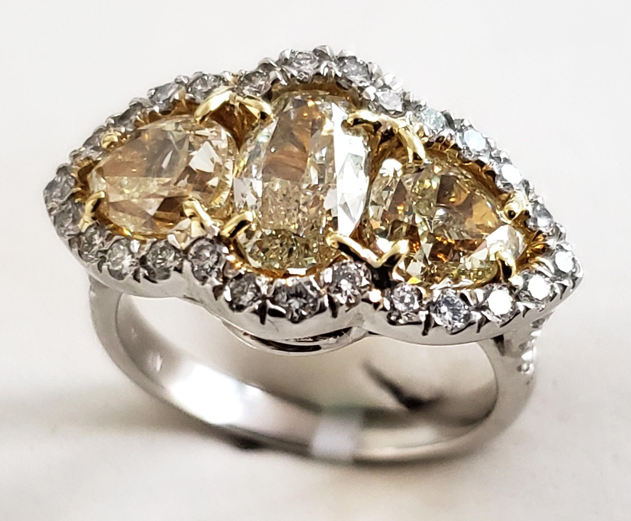 Tree stone 3.69CT Yellow & 1.10CT white diamond Engagement Ring PT/18K IGI For Sale 2