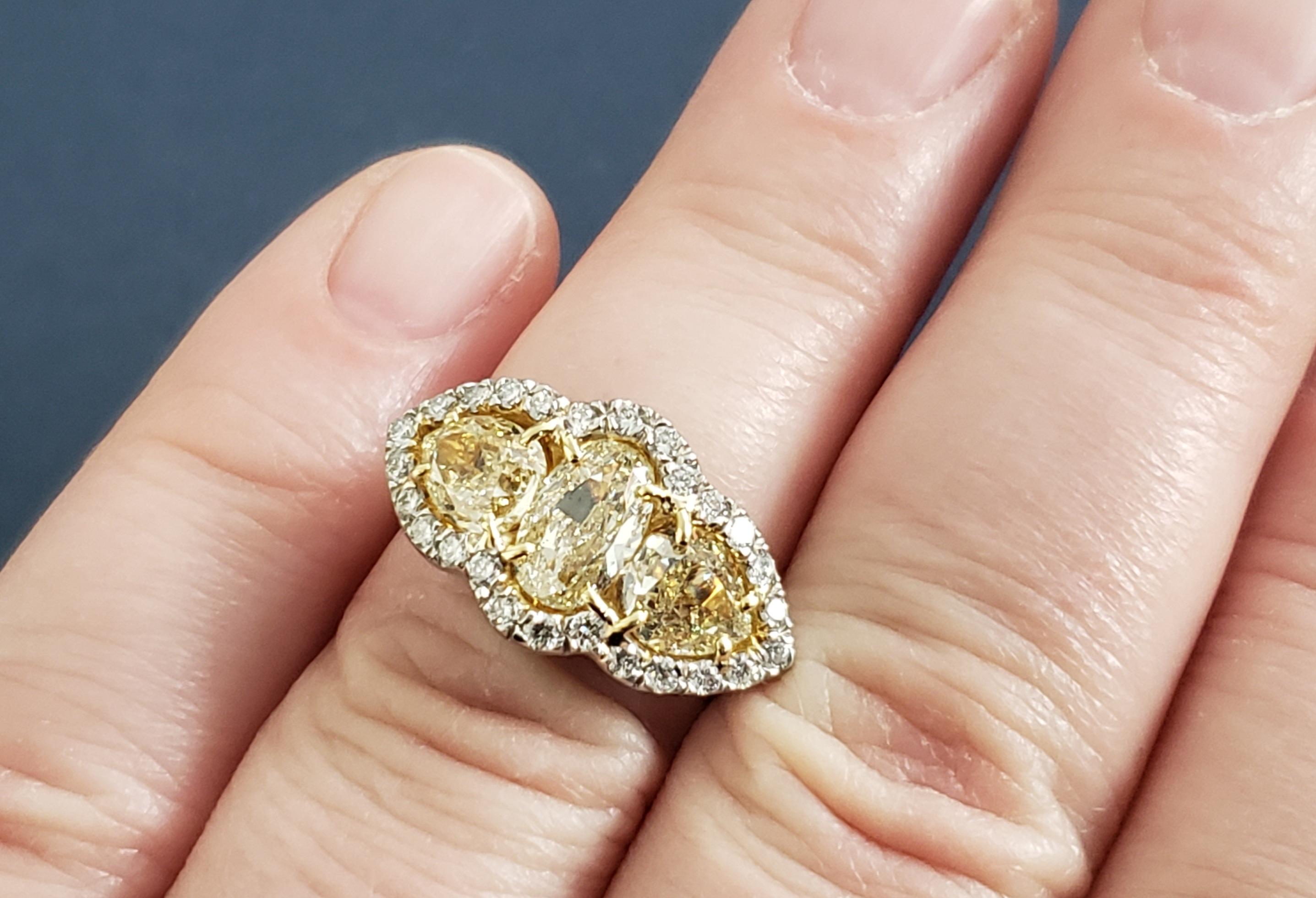 Tree stone 3.69CT Yellow & 1.10CT white diamond Engagement Ring PT/18K IGI For Sale 3