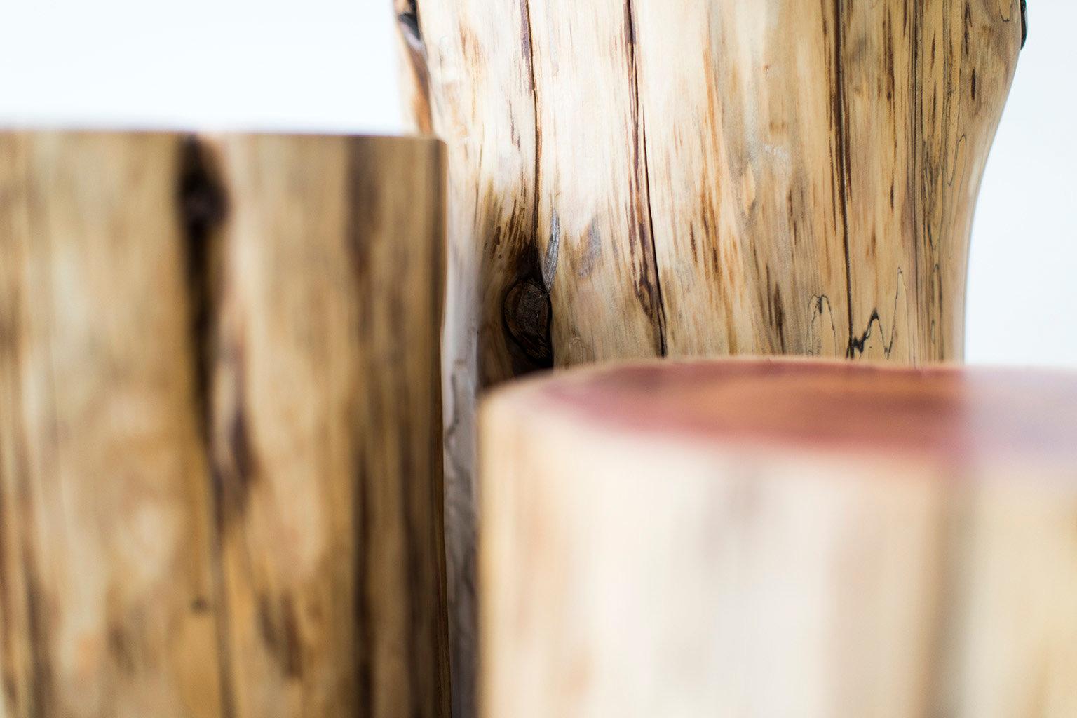 Cèdre Tables d'écorce d'arbre, naturel en vente