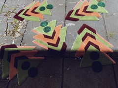 Tapis en laine touffeté à la main « Triangle des arbres » de forme irrégulière par RAG Home