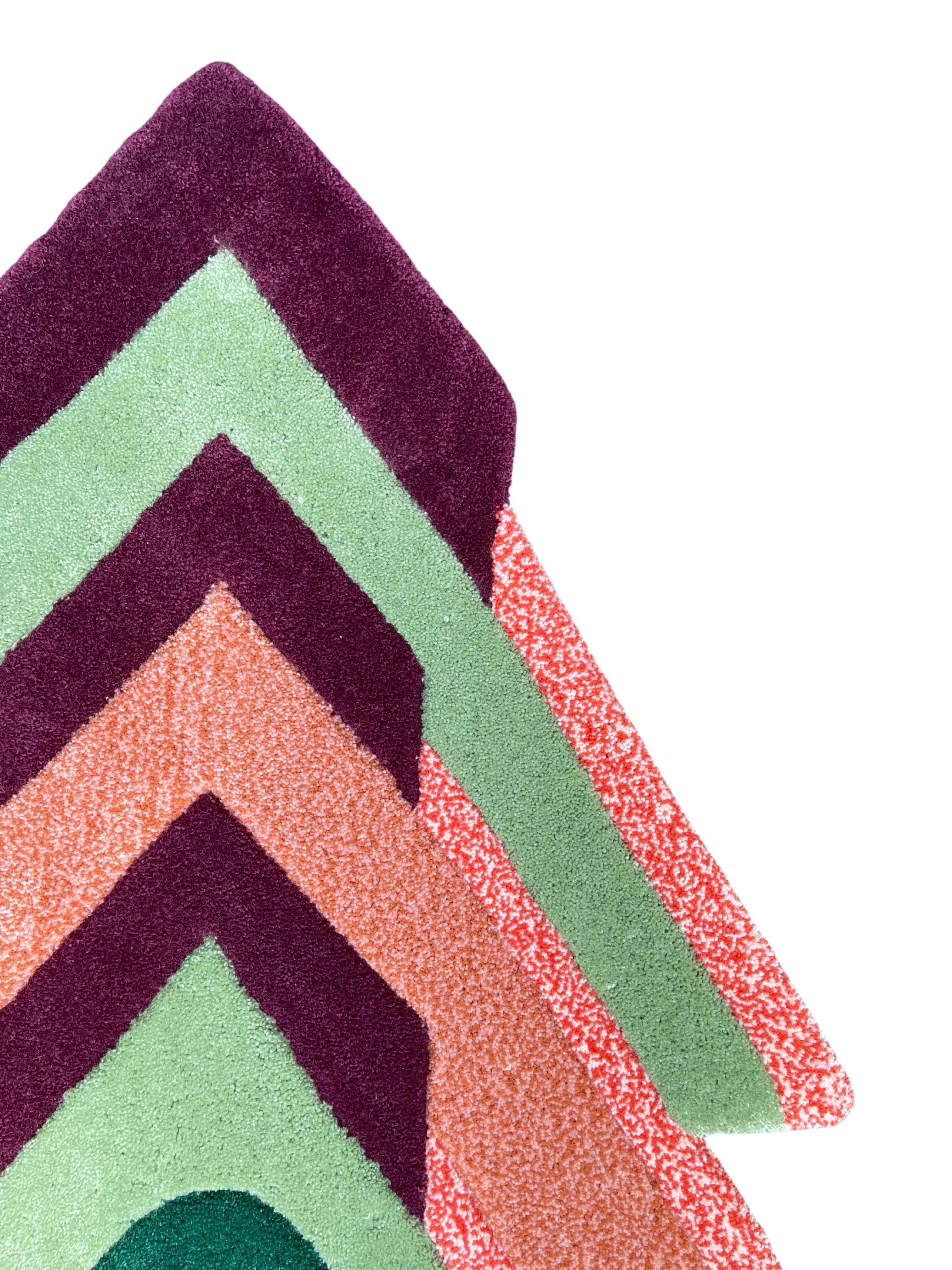 Tapis en laine touffeté à la main de forme irrégulière « Triangle des arbres » de RAG Home en vente 1