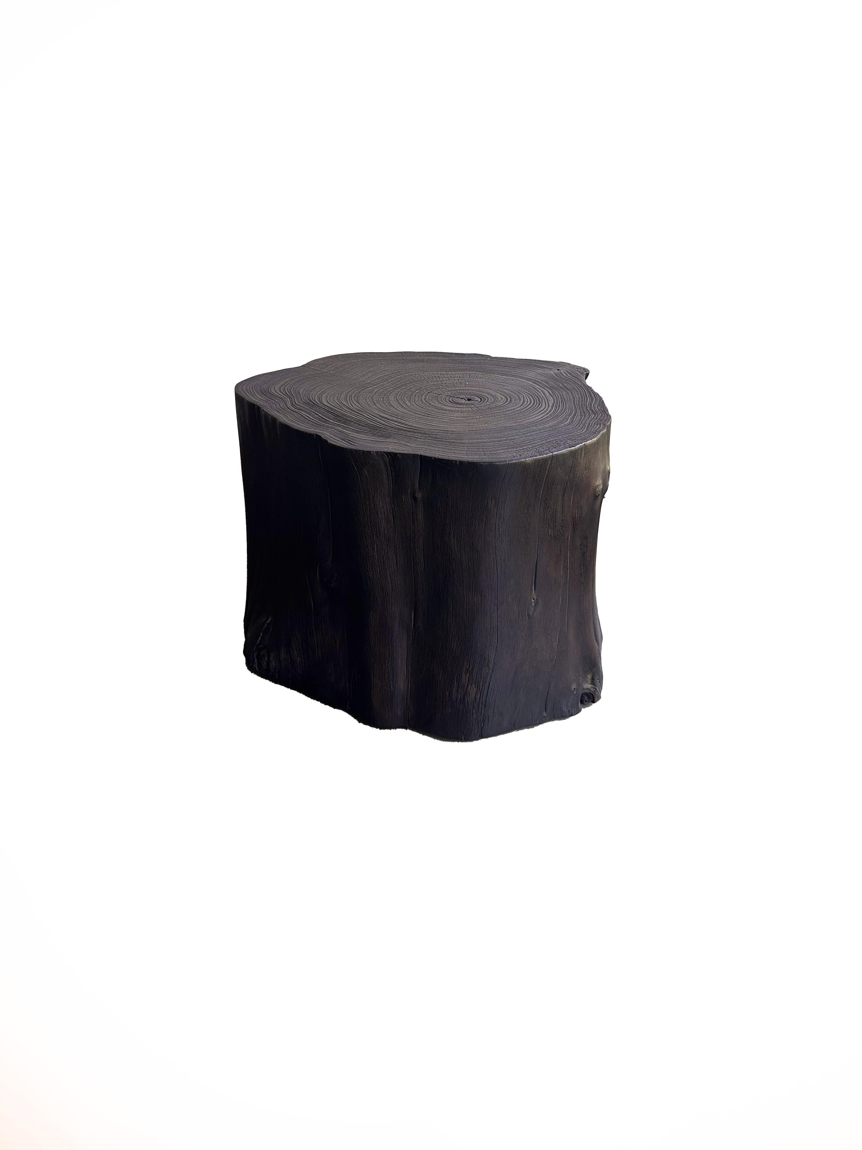 Table d'appoint tronc d'arbre teck massif finition naturelle, organique et moderne Bon état - En vente à Jimbaran, Bali