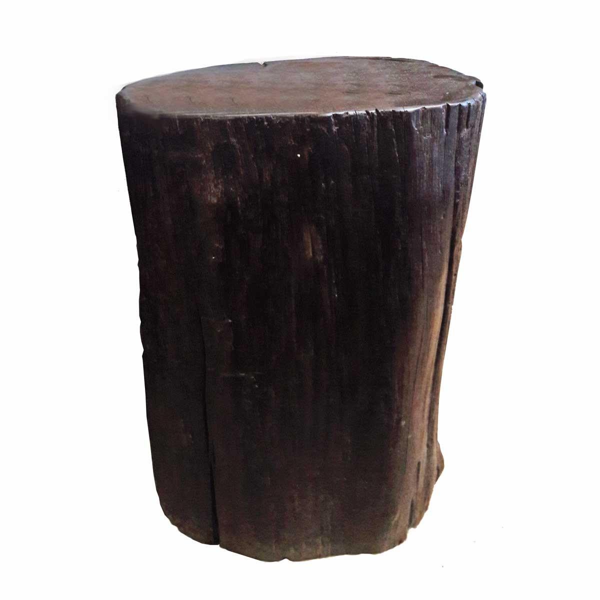 Ein massiver Teakholz-Baumstamm in dunkler Ausführung:: handgefertigt zu einem attraktiven Beistell- oder Ablagetisch. Kann auch als Hocker für einen rustikalen Esstisch verwendet werden. Ideal für Innen- und Außenbereiche.