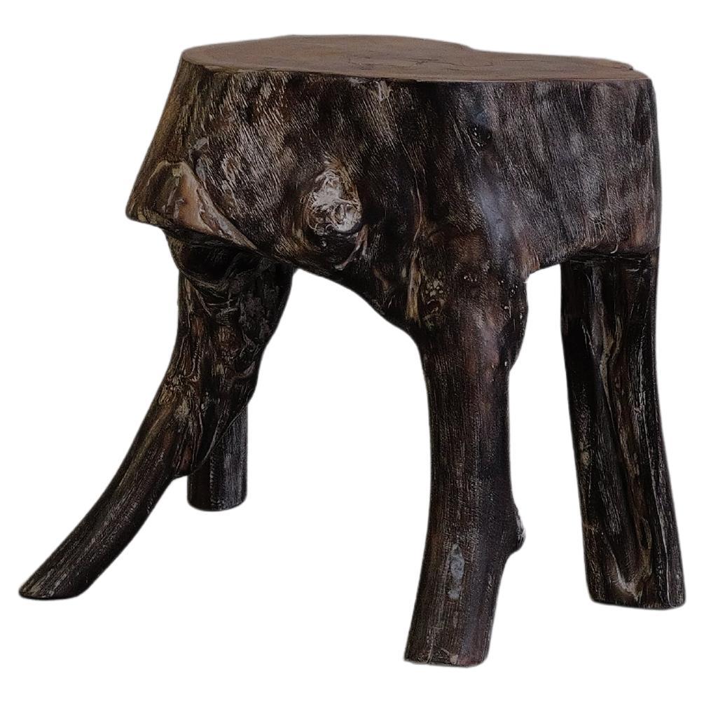 Tabouret en tronc d'arbre