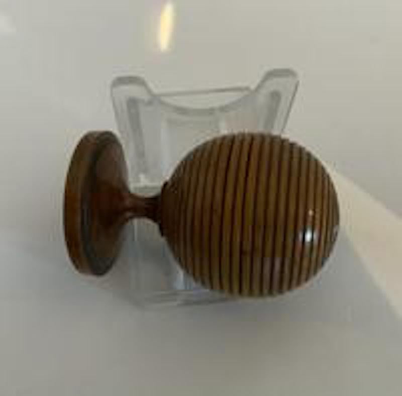 Treen Disappearing Ball Magic Trick, England, 19th century In Good Condition In West Palm Beach, FL