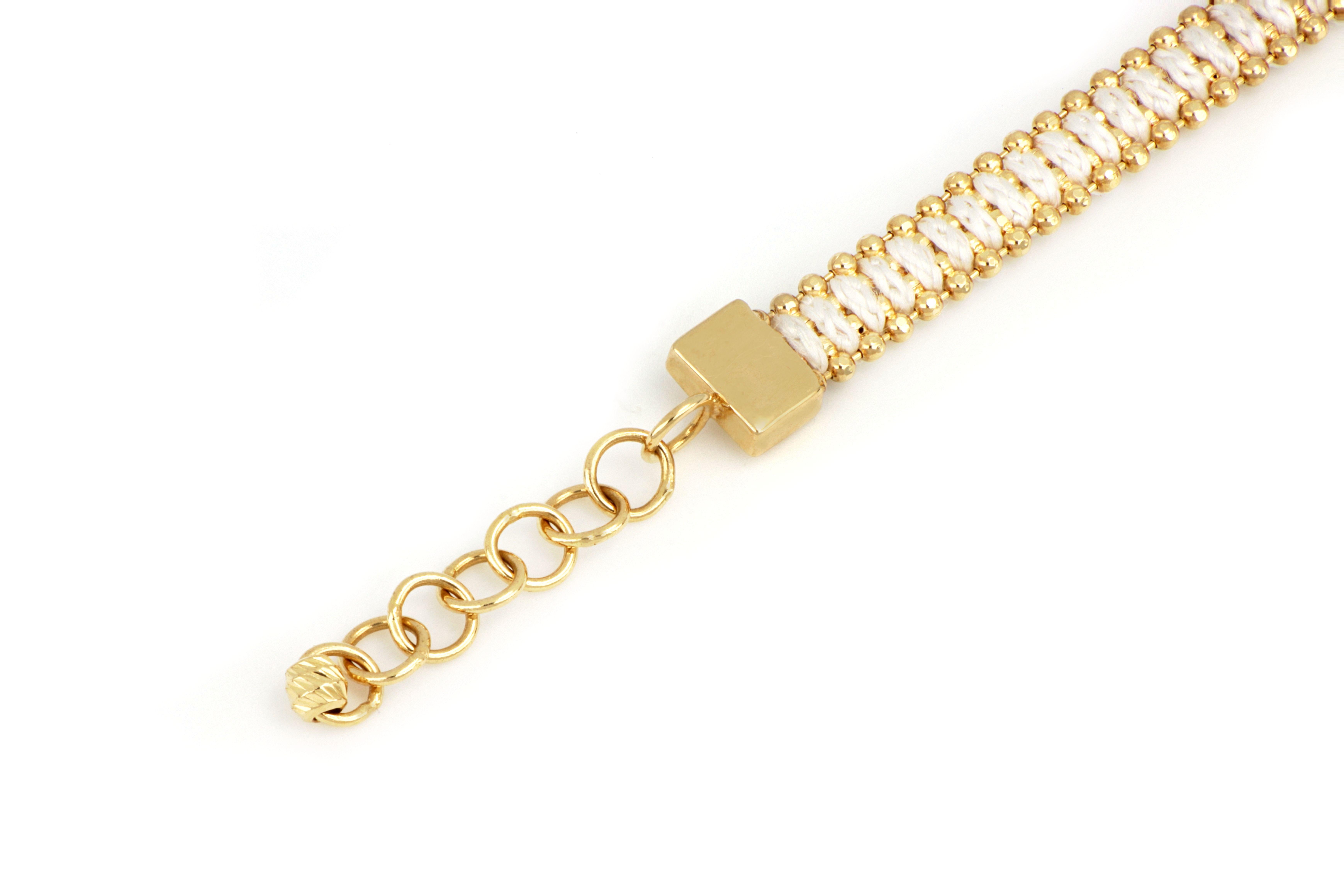 Bracelet Treesure en or jaune 18 carats et soie pure blanche, fabriqué à la main en Italie Neuf - En vente à Nove, Veneto