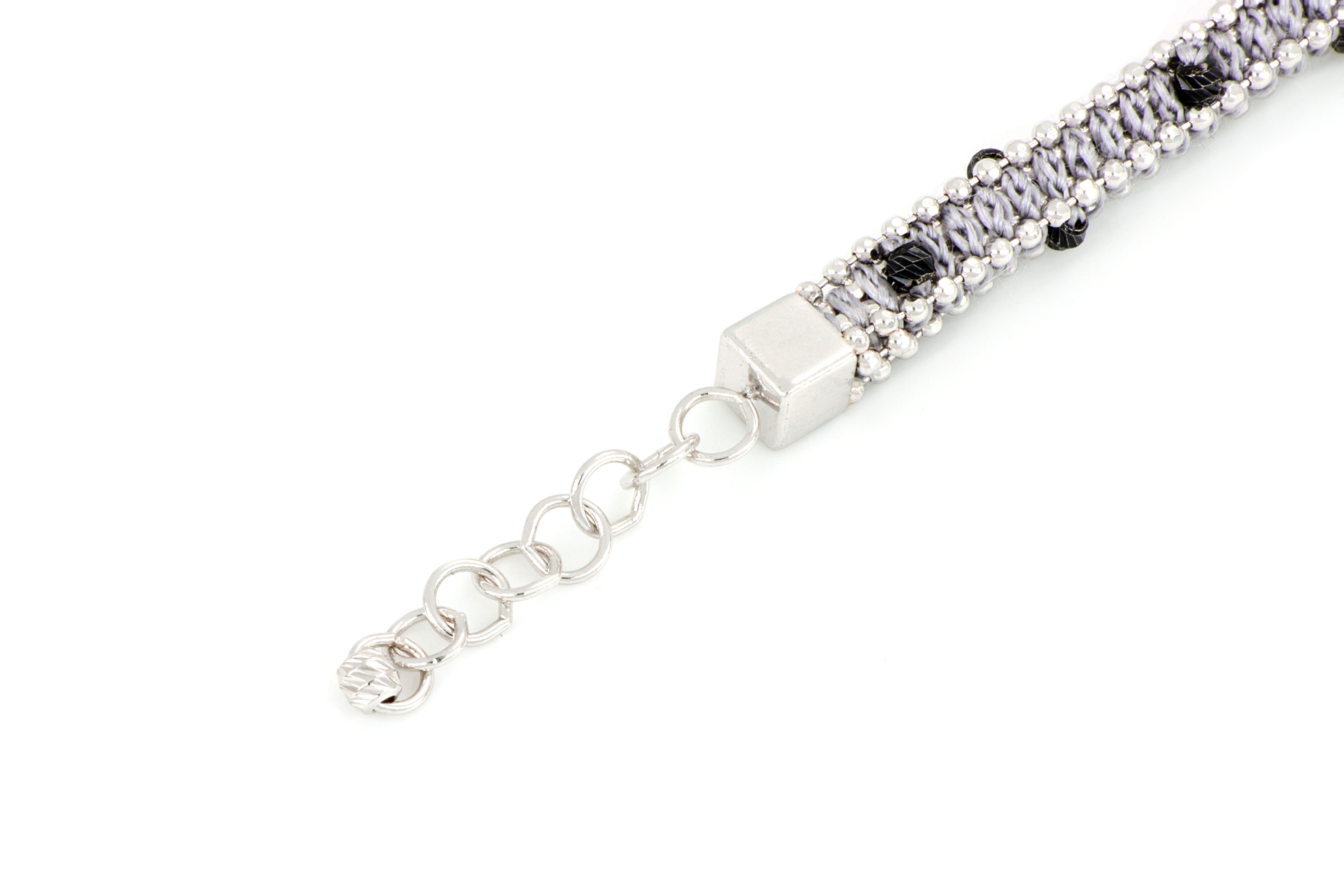 Treesure 18 Kt White Gold and Grey Pure Silk Bracelet with Diamond Cutted Beads In New Condition For Sale In Nove, Veneto