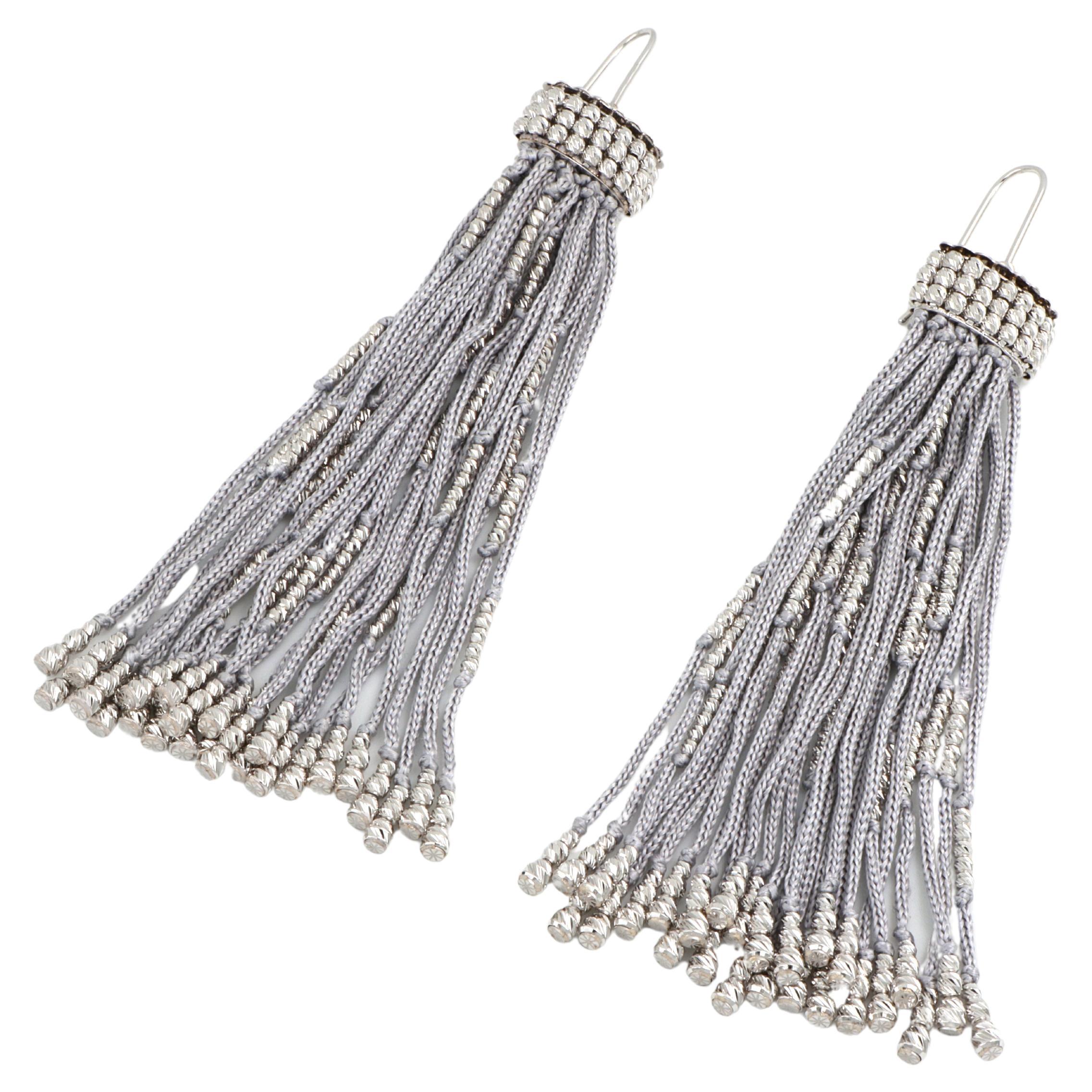 Treesure 18 kt white Gold and grey pure Silk Earrings with diamond cutted beads For Sale