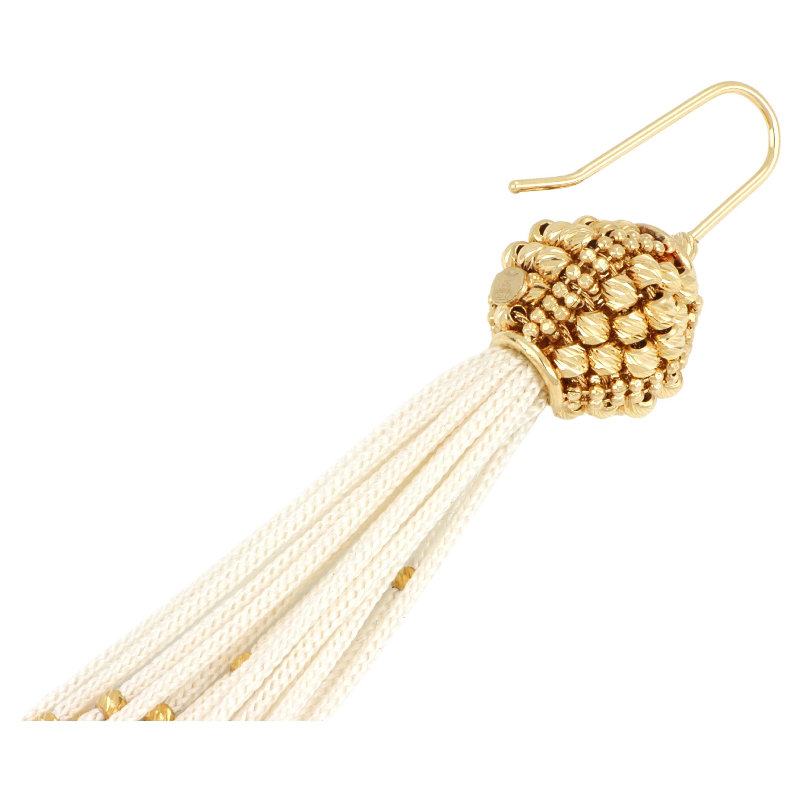 Made in Italy, the Treesure creations are a unique combination of the preciousness of gold and the sinuosity of the finest of all yarns. 
This exclusive jewel is made with 18 Karats gold and the only silk that is produced entirely in Italy,