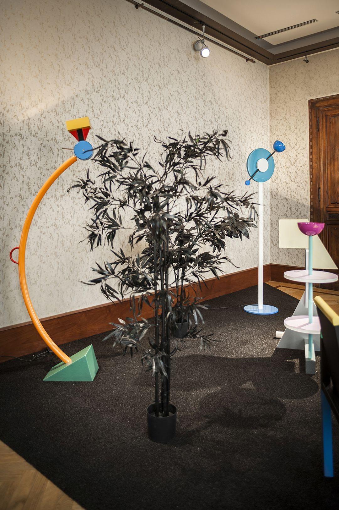 Treetops Lampadaire en métal peint de Memphis, Ettore Sottsass Neuf - En vente à Beverly Hills, CA