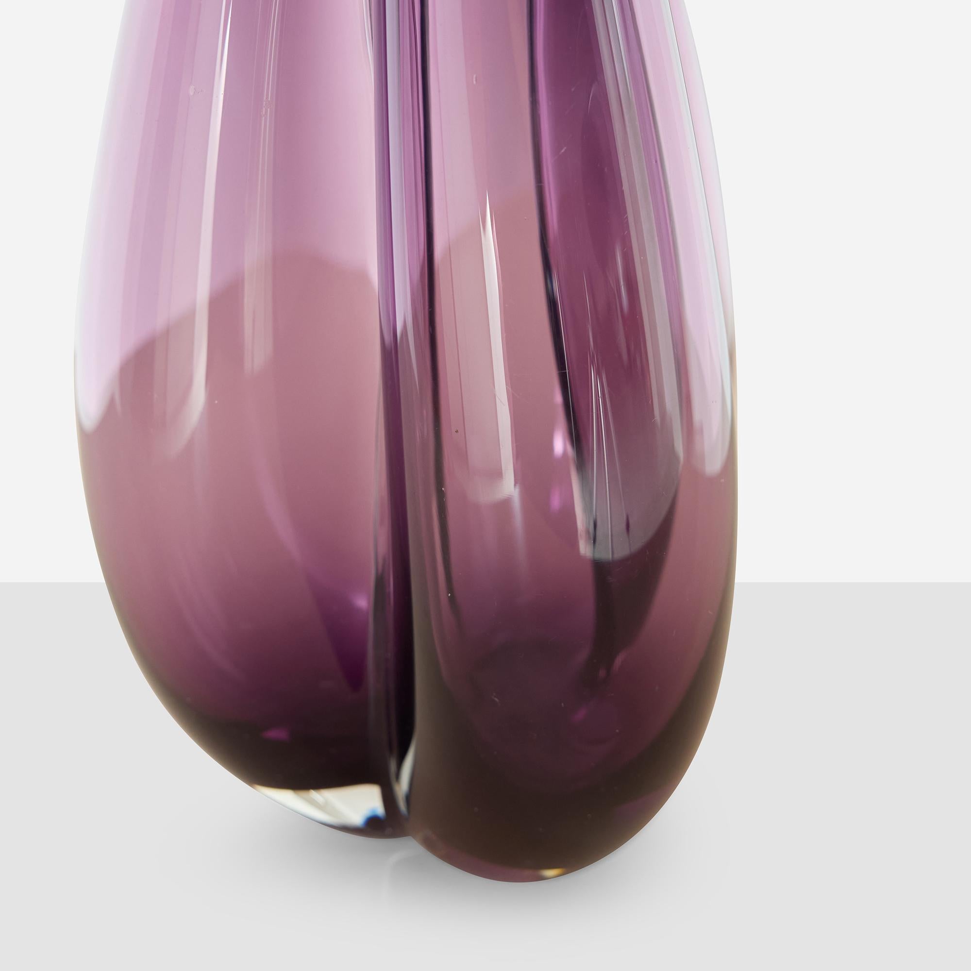 Milieu du XXe siècle Vase en verre Treflojet par Per Lütken pour Holmegaard en vente