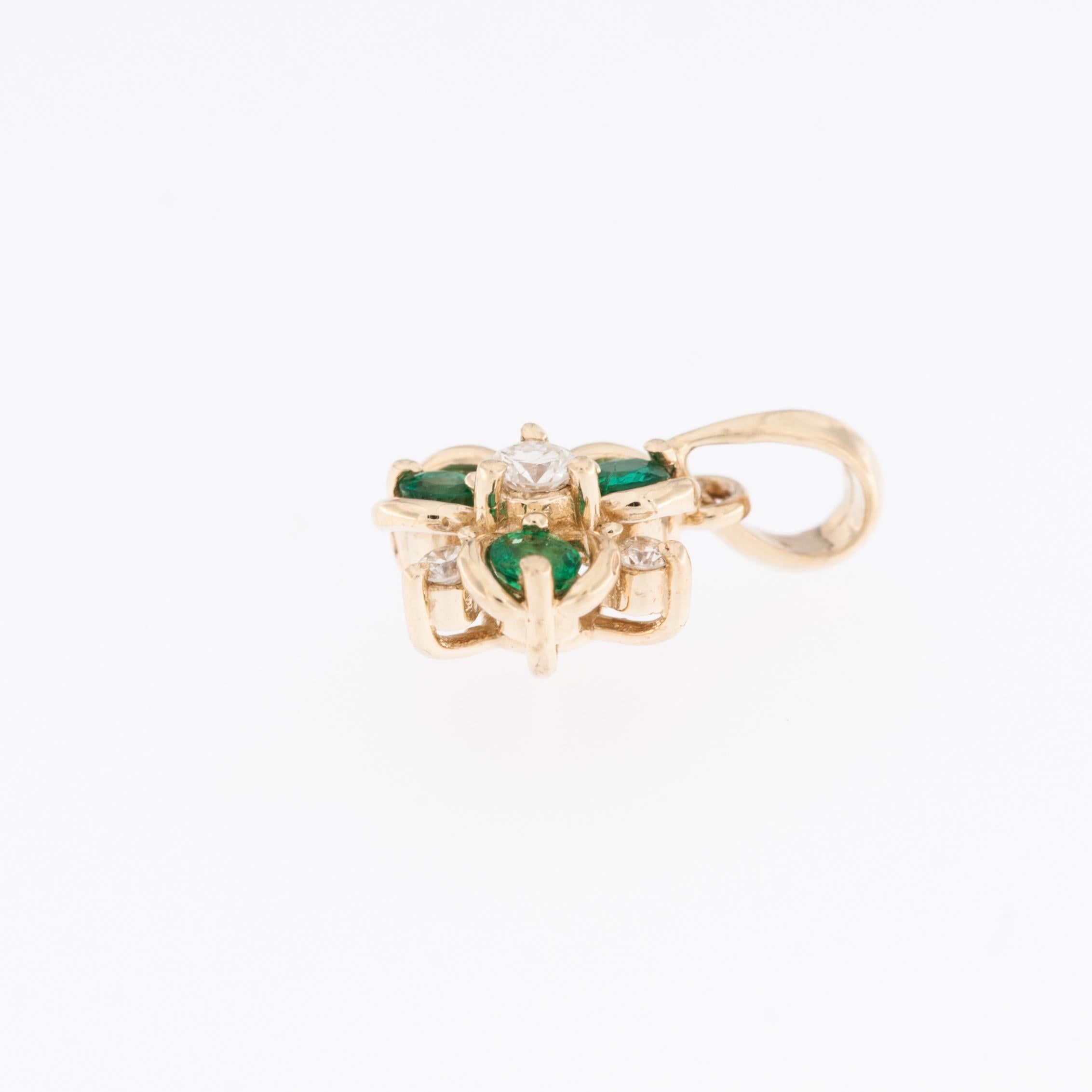 Brilliant Cut Trefoil 14kt Yellow Gold Pendant with Diamonds and Emeralds For Sale