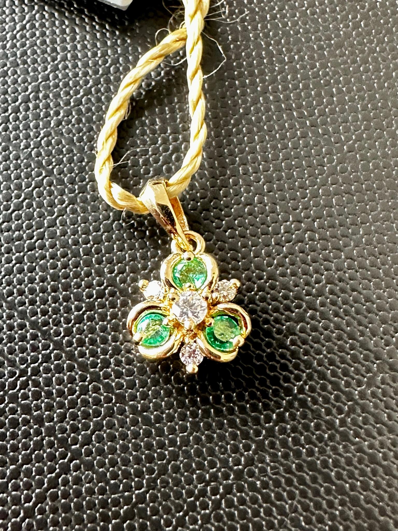 Women's or Men's Trefoil 14kt Yellow Gold Pendant with Diamonds and Emeralds For Sale