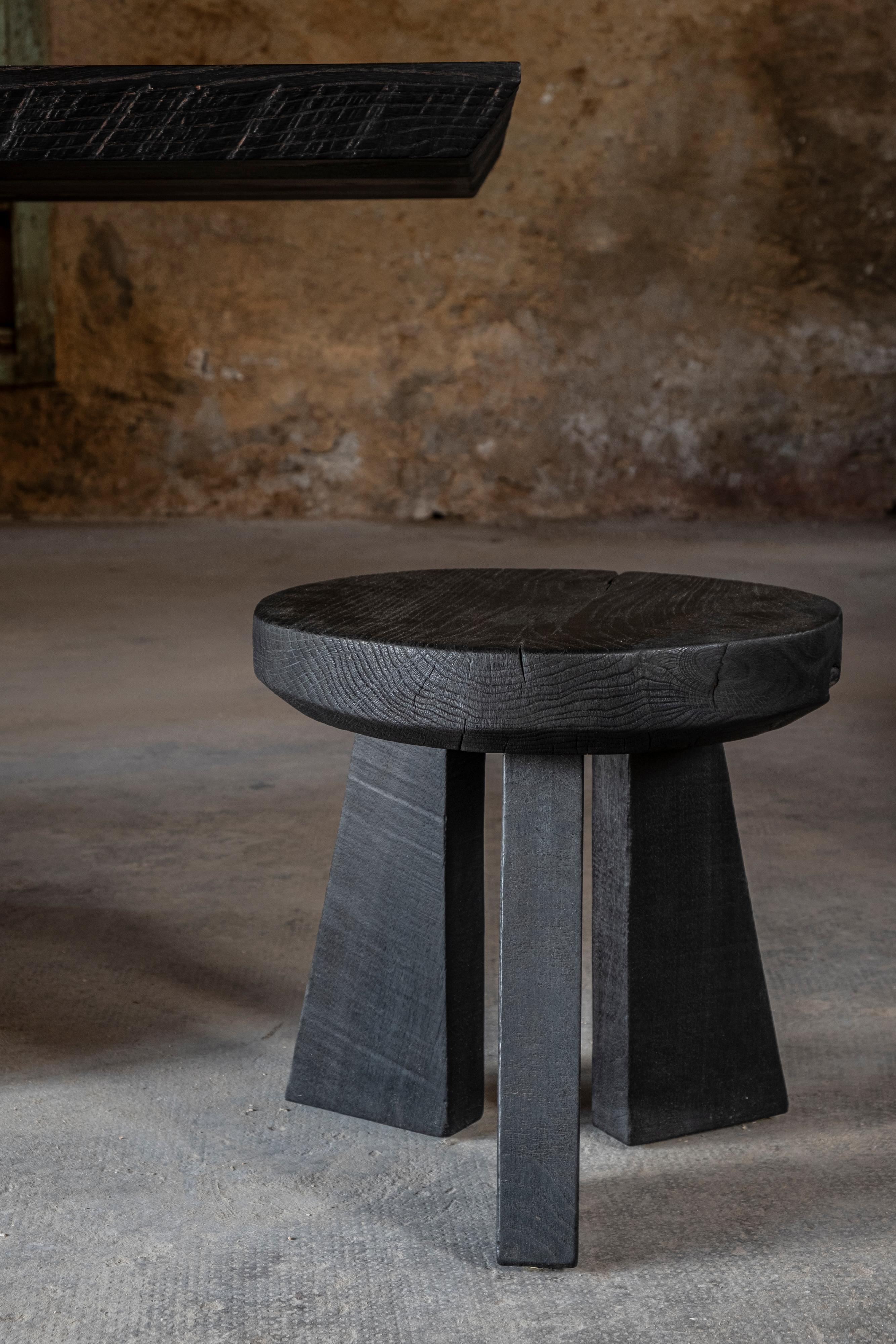 Sgabello Tregony di Riccardo Monte
Dimensioni: D 42 x L 42 x H 42 cm.
Materiali: Oak.

Riccardo Monte è uno studio creativo con sede nelle Alpi italiane.
Con la visione di creare uno studio multidisciplinare, l'architettura, il design e l'arte si