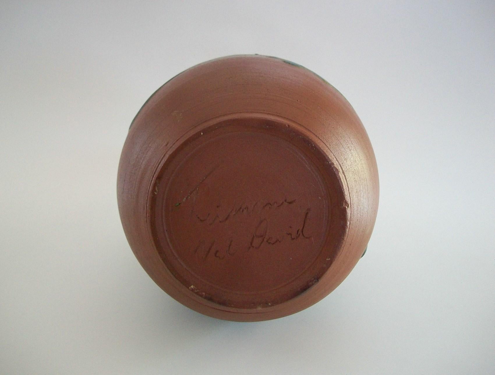 Treimane Art Pottery - Midcentury Studio Pottery Vase - Canada - circa 1960s For Sale 6