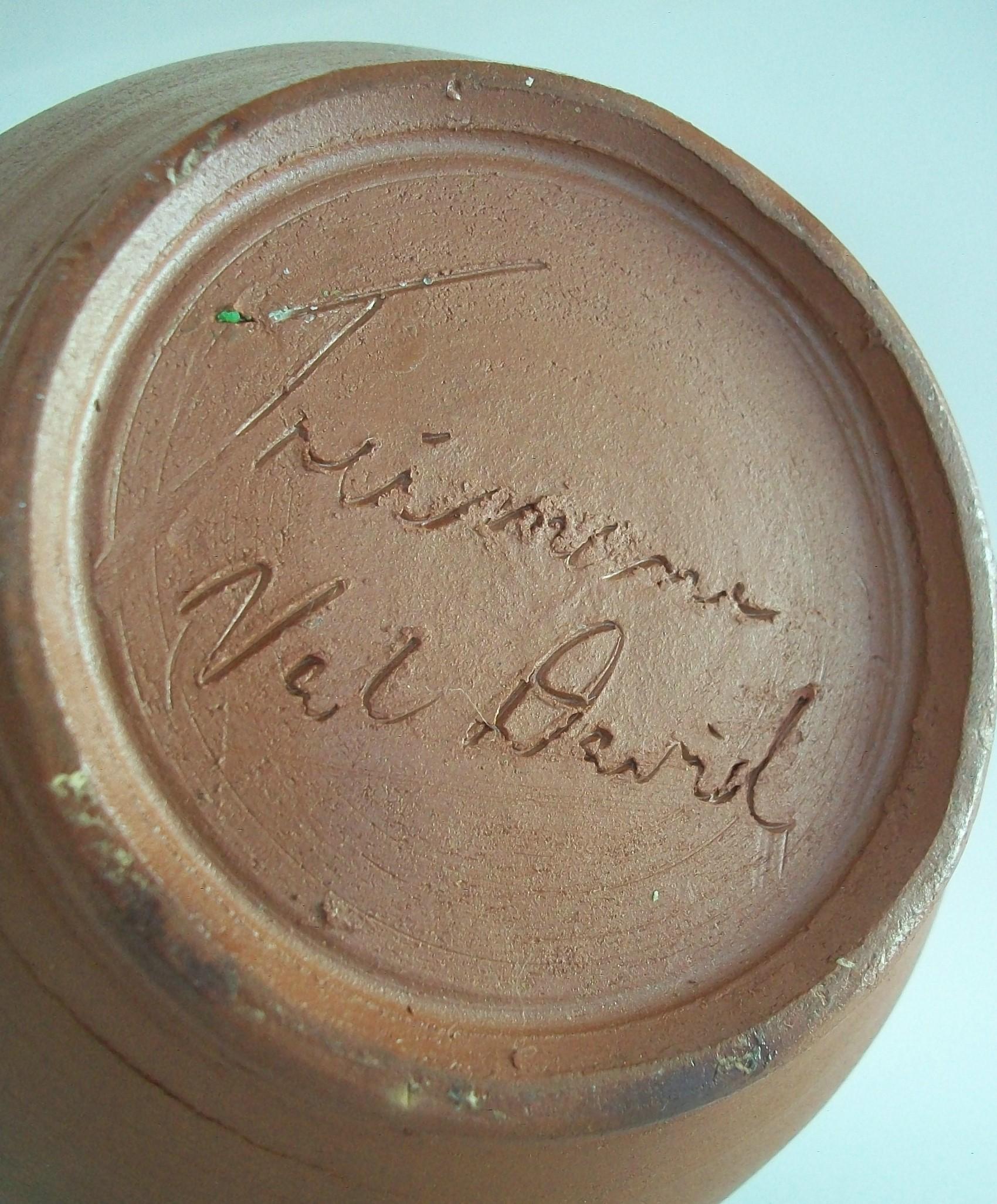 Treimane Art Pottery - Midcentury Studio Pottery Vase - Canada - circa 1960s For Sale 9