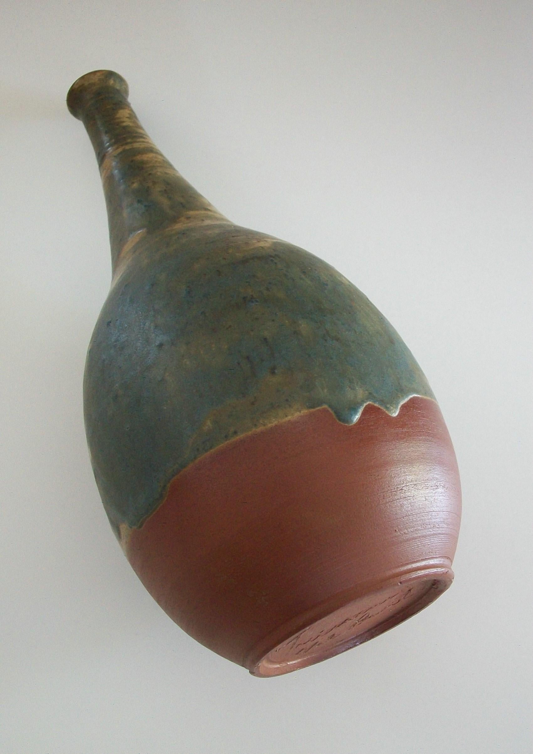 Treimane Art Pottery - Midcentury Studio Pottery Vase - Canada - circa 1960s For Sale 10