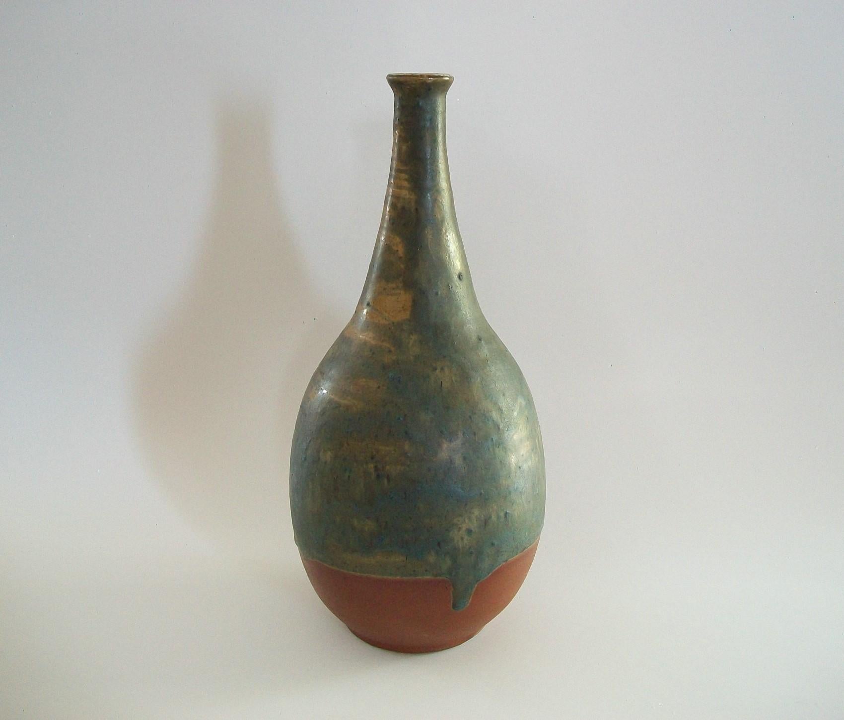 Canadian Treimane Art Pottery - Midcentury Studio Pottery Vase - Canada - circa 1960s For Sale