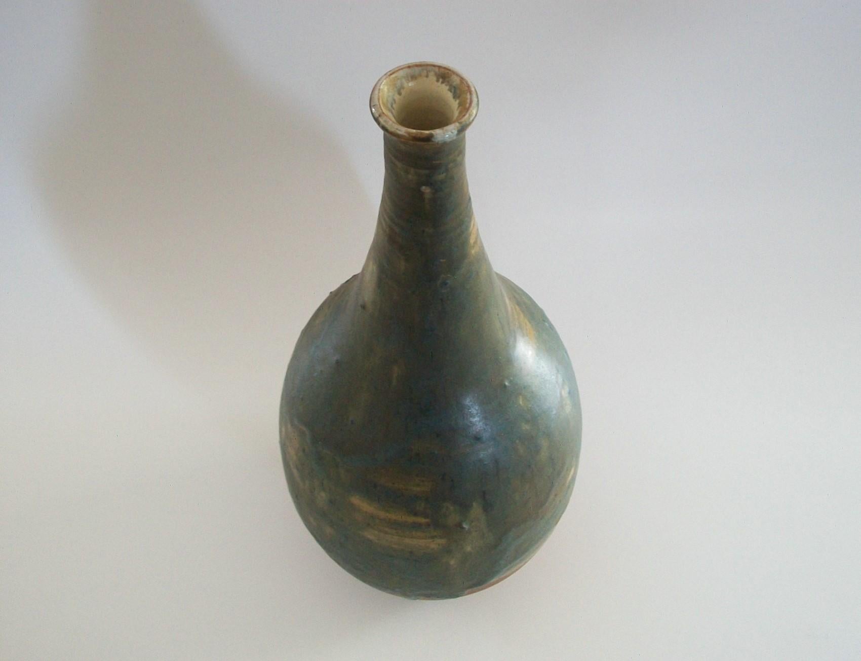 Terracotta Treimane Art Pottery - Midcentury Studio Pottery Vase - Canada - circa 1960s For Sale