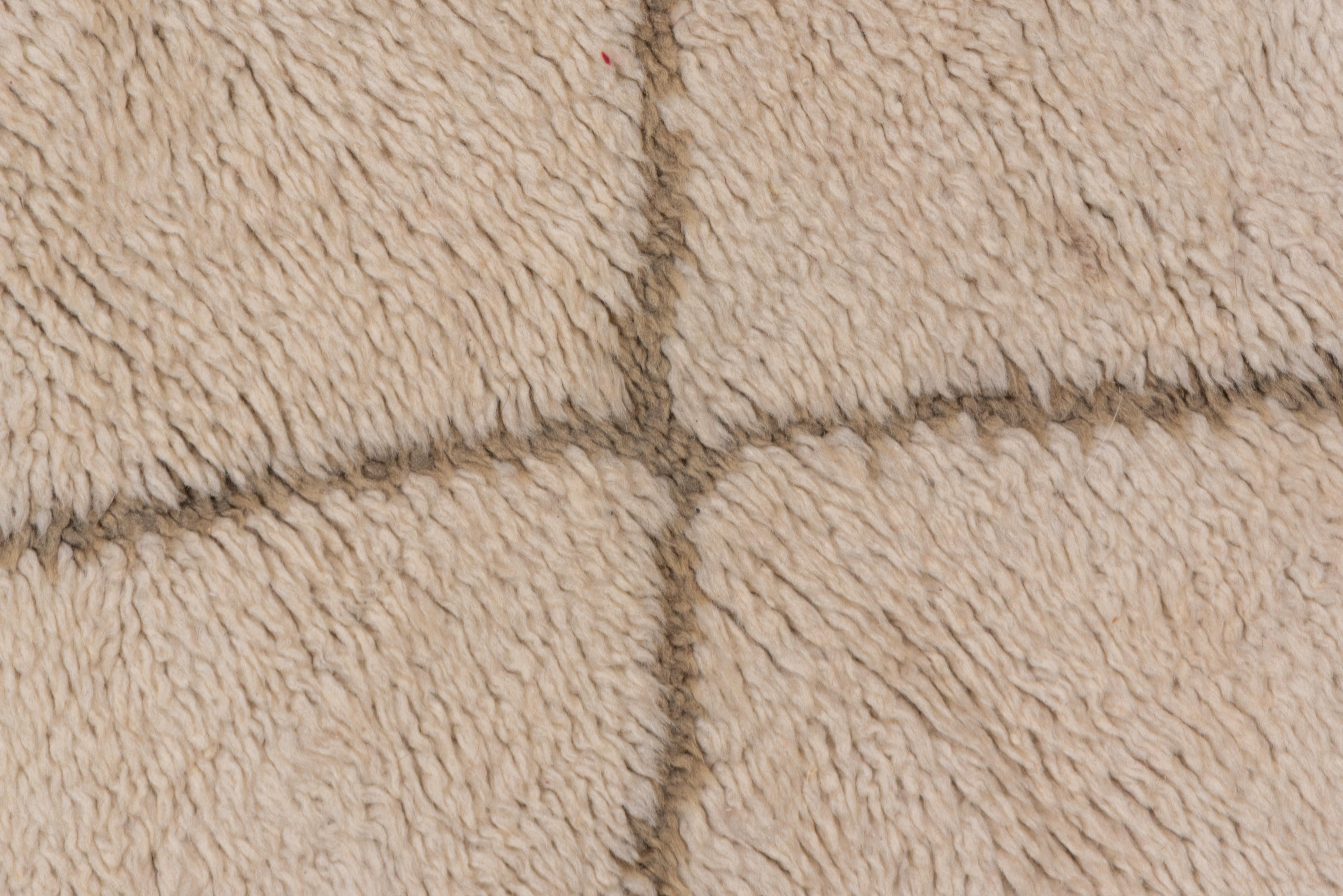 Trellis-Teppich in traditionellem diamantförmigem Muster auf elfenbeinfarbenem Feld im Angebot 1
