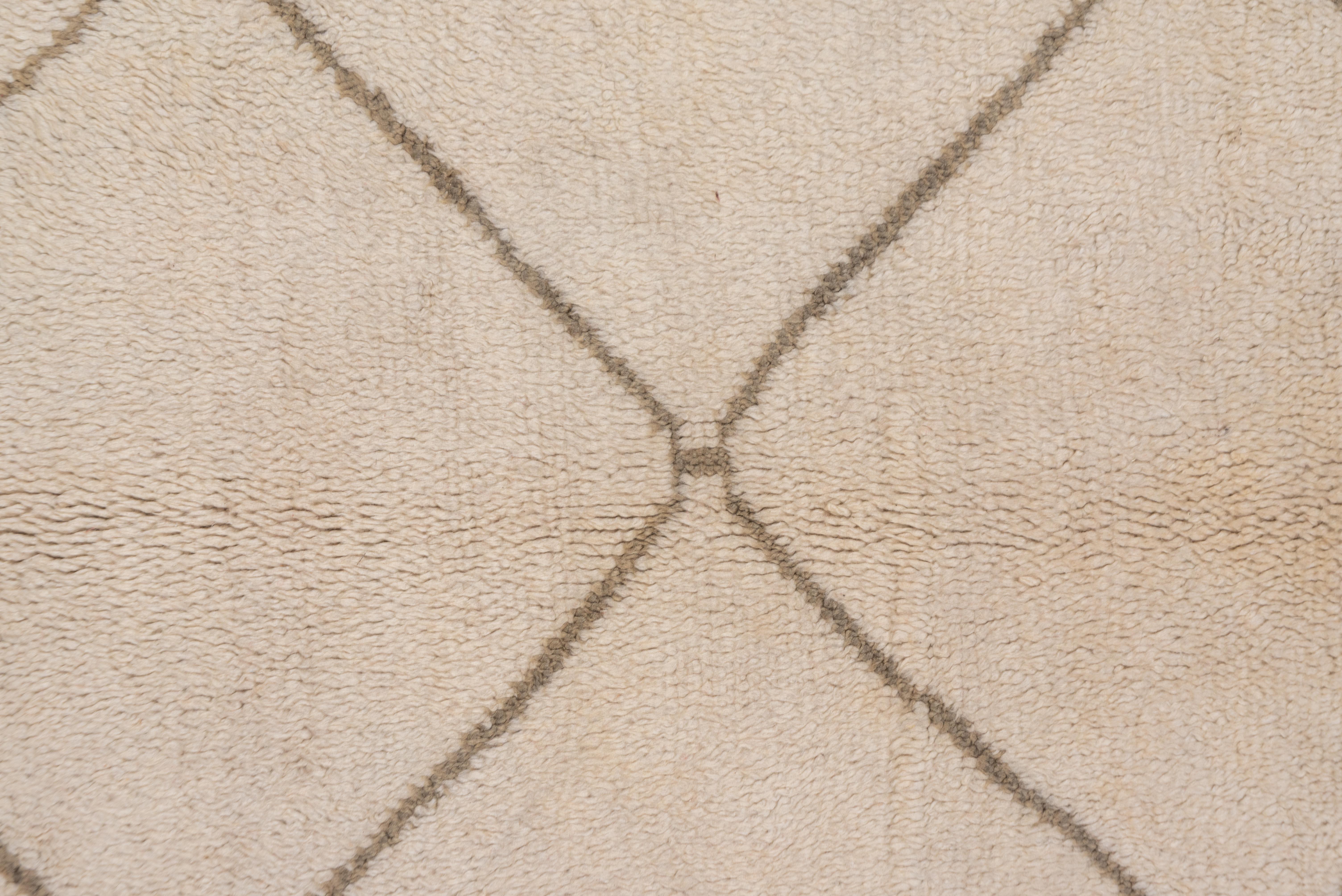Trellis-Teppich in traditionellem diamantförmigem Muster auf elfenbeinfarbenem Feld im Angebot 2