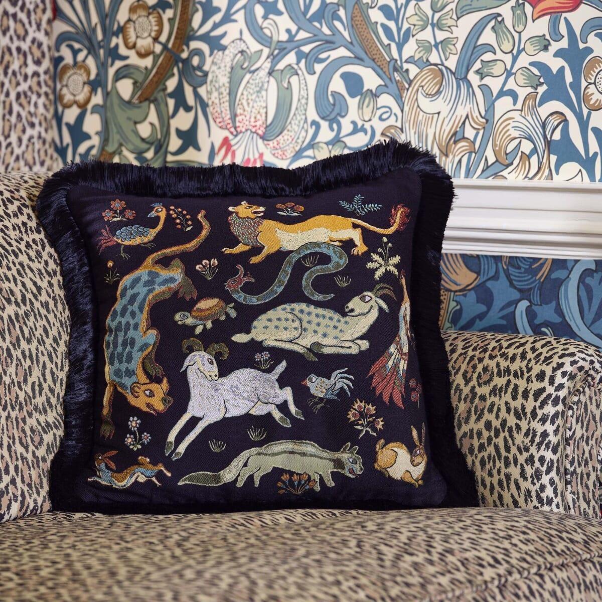 TREMATONIA Medium Jacquard-Kissen – Ebenholz im Zustand „Neu“ im Angebot in New York, NY