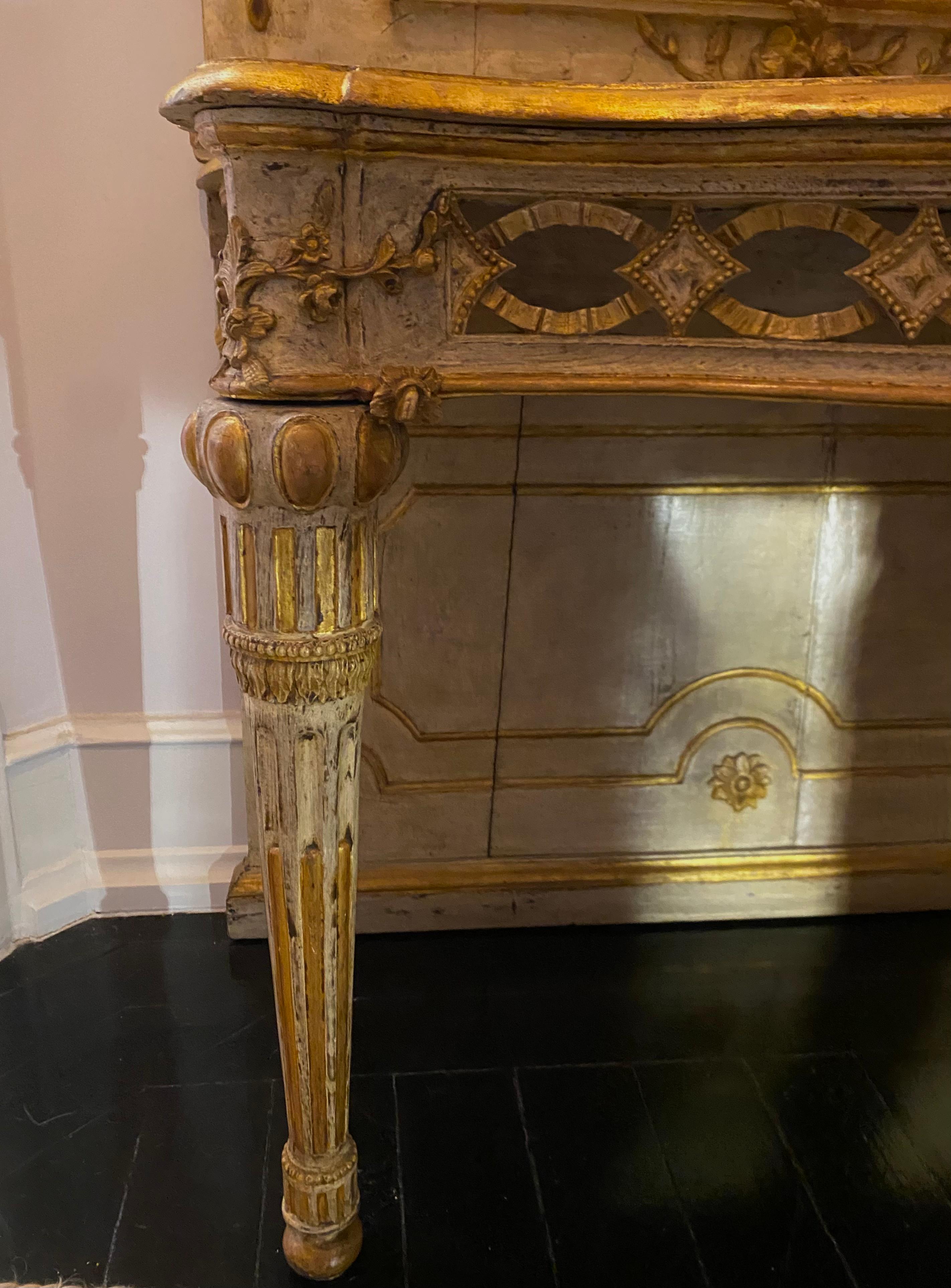 Trumeau, console en bois peint en blanc et or de la reine Mary I en vente 5