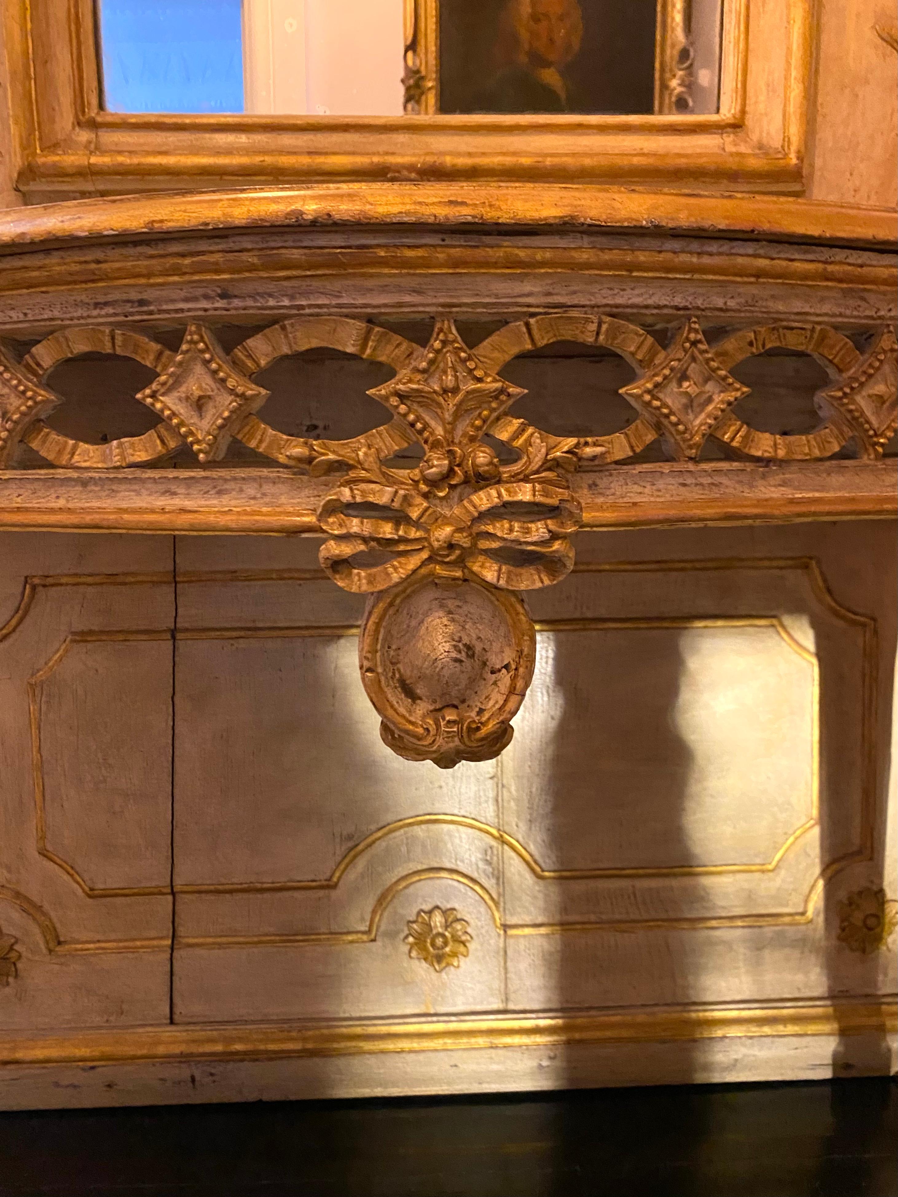 Trumeau, console en bois peint en blanc et or de la reine Mary I en vente 2