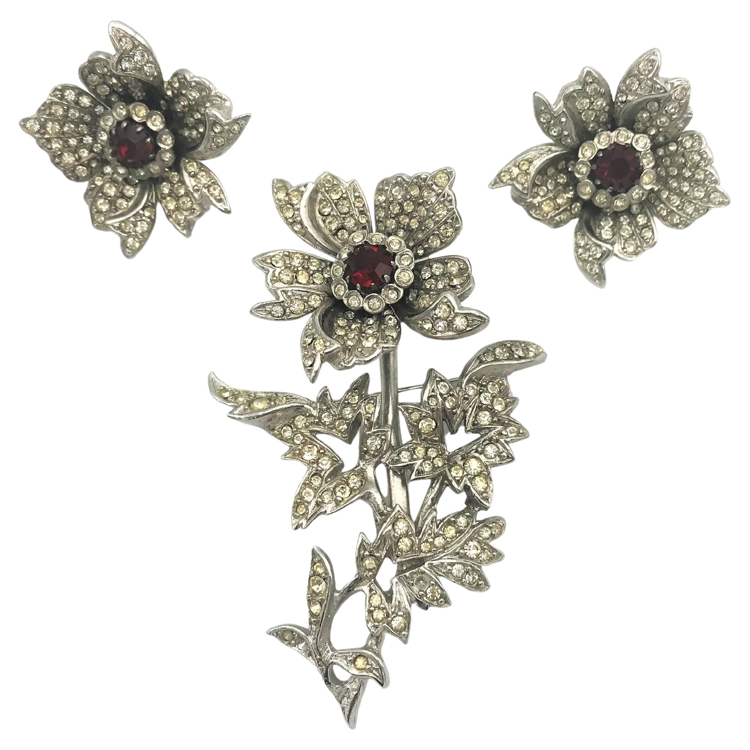 Spilla Trempler con orecchino a clip abbinato, rodiato, strass, anni 
40 USA in vendita