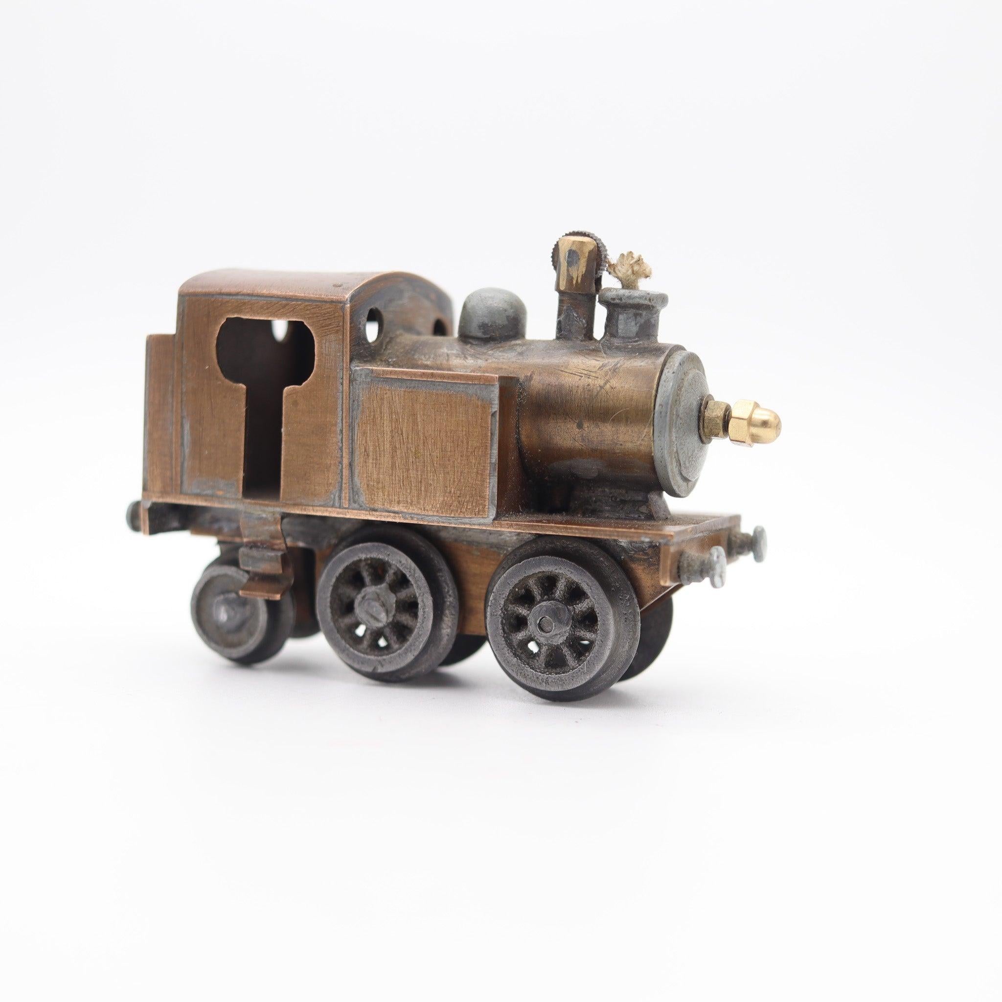 Industriale TRENCH ART 1930 Art-Deco Europeo Treno Desk Accendino a benzina in rame e bronzo in vendita